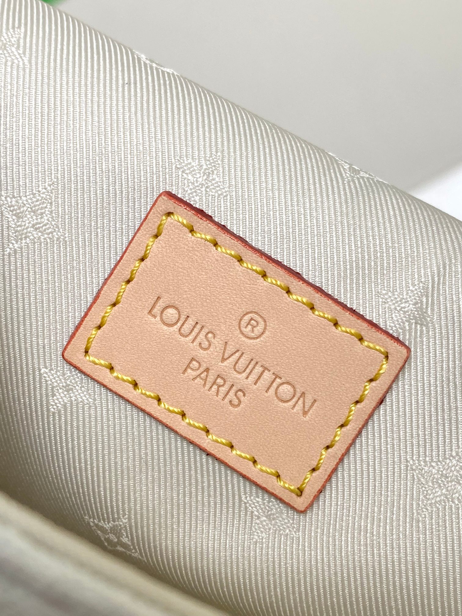 Louis Vuitton Wallet on Chain Ivy M83499 - Image 9
