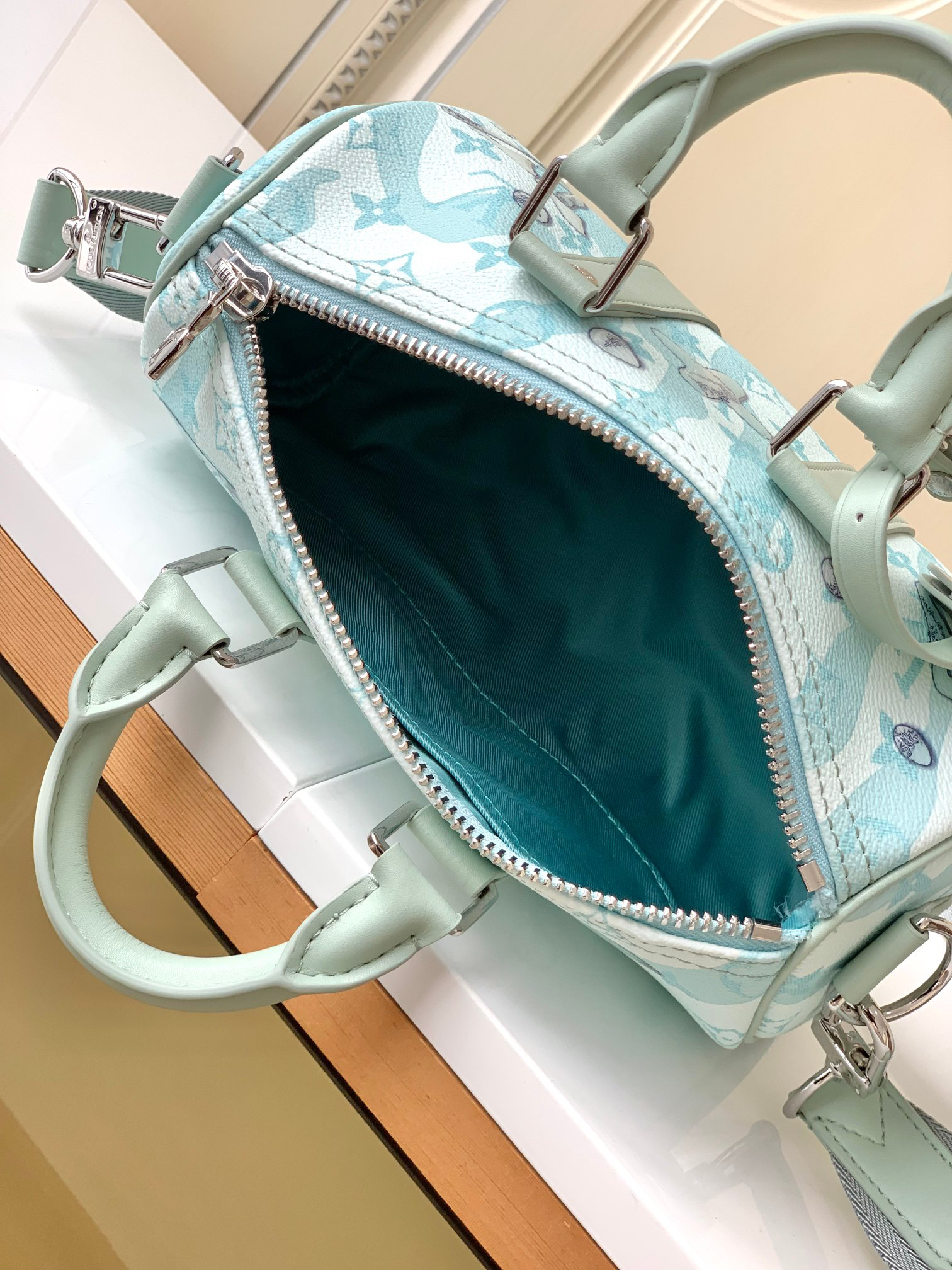 Louis Vuitton Keepall Bandoulière 25 Shoulder Bag in Monogram Aquagarden Canvas - Image 9