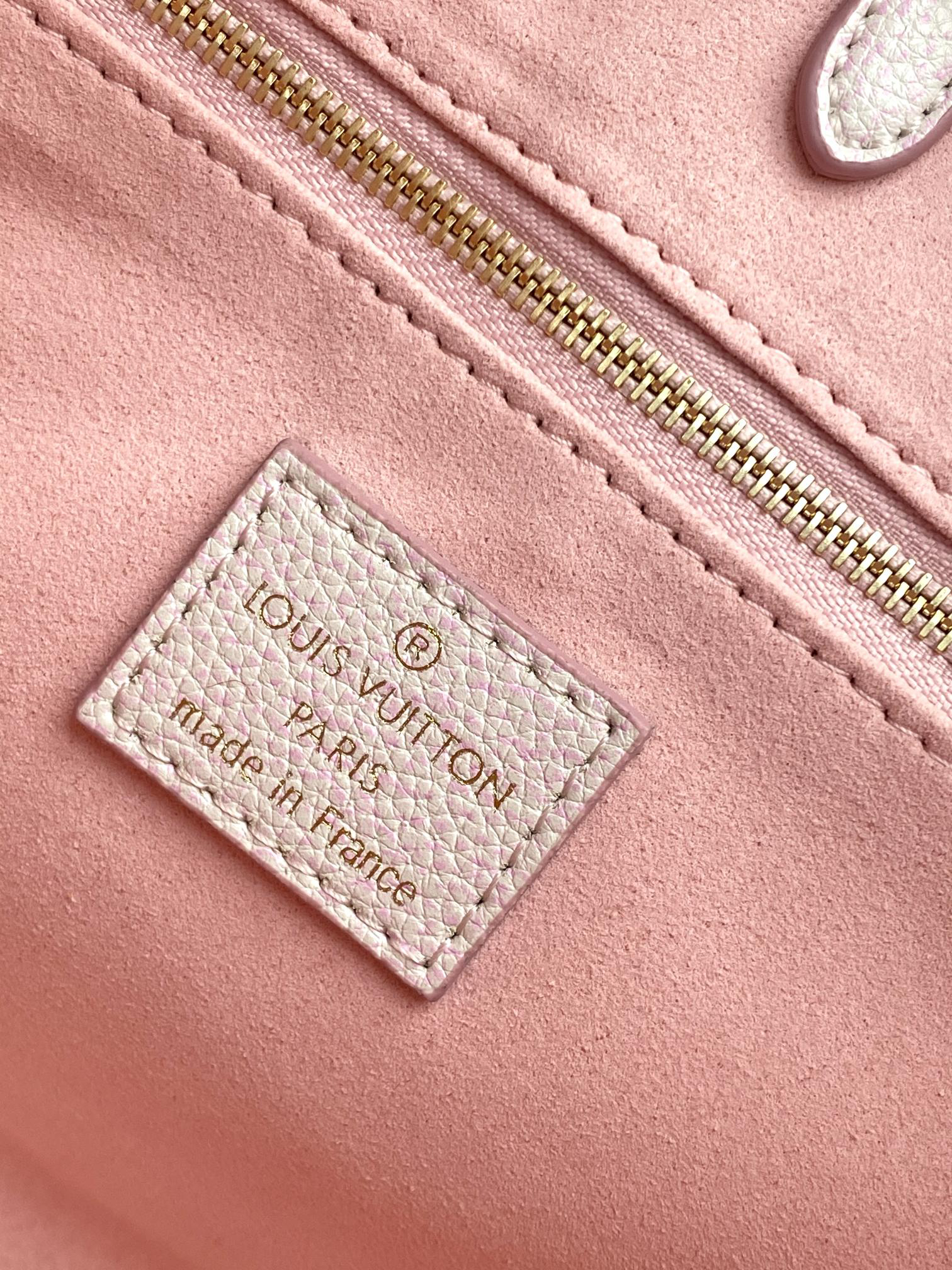Louis Vuitton Onthego Small Tote Bag - Image 9