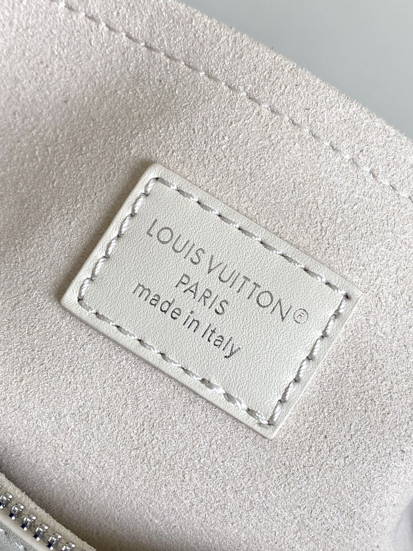 Louis Vuitton Speedy Cargo Handbag - Image 9