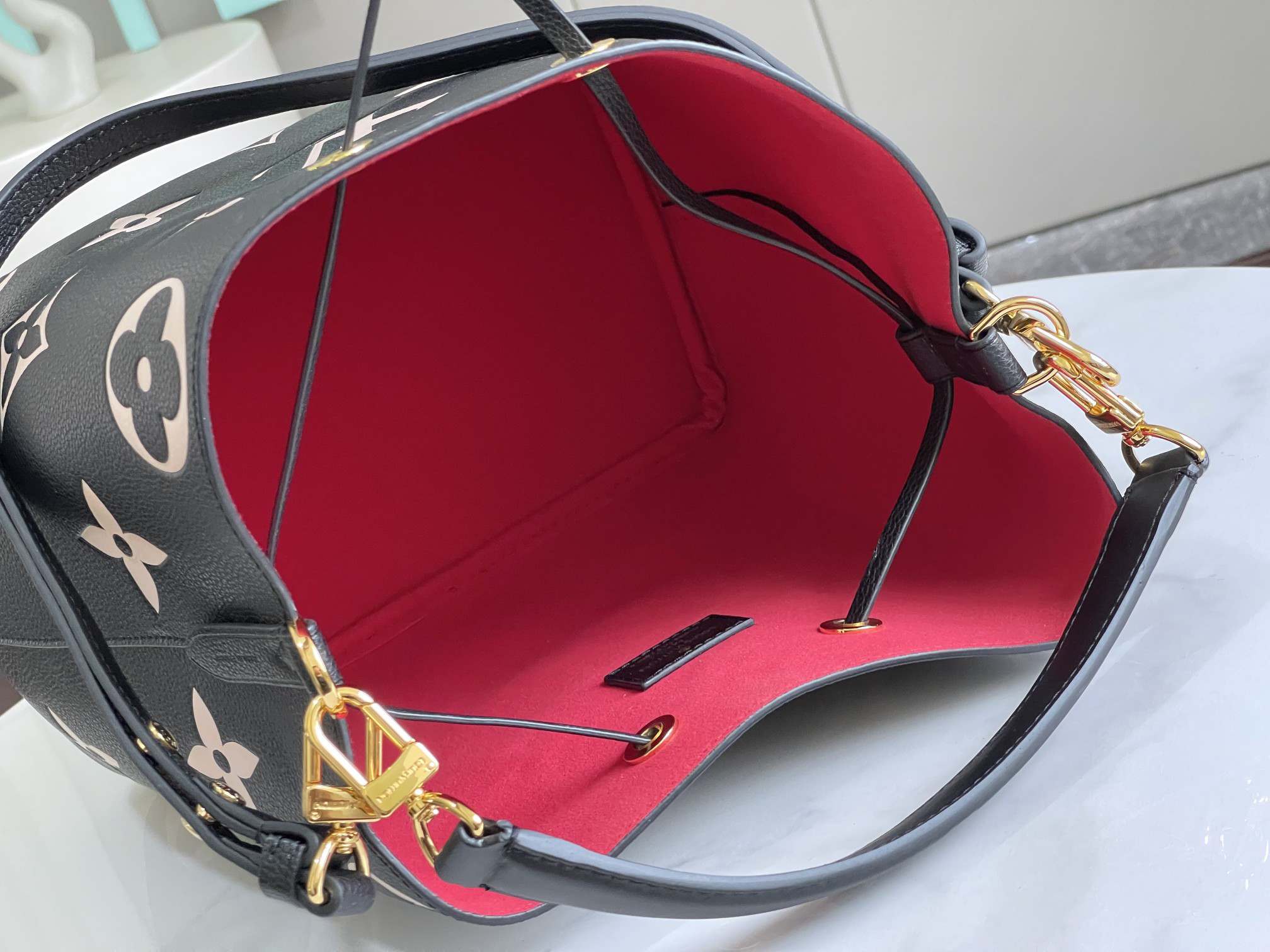 Louis Vuitton NéoNoé Medium Bucket Bag - Image 9