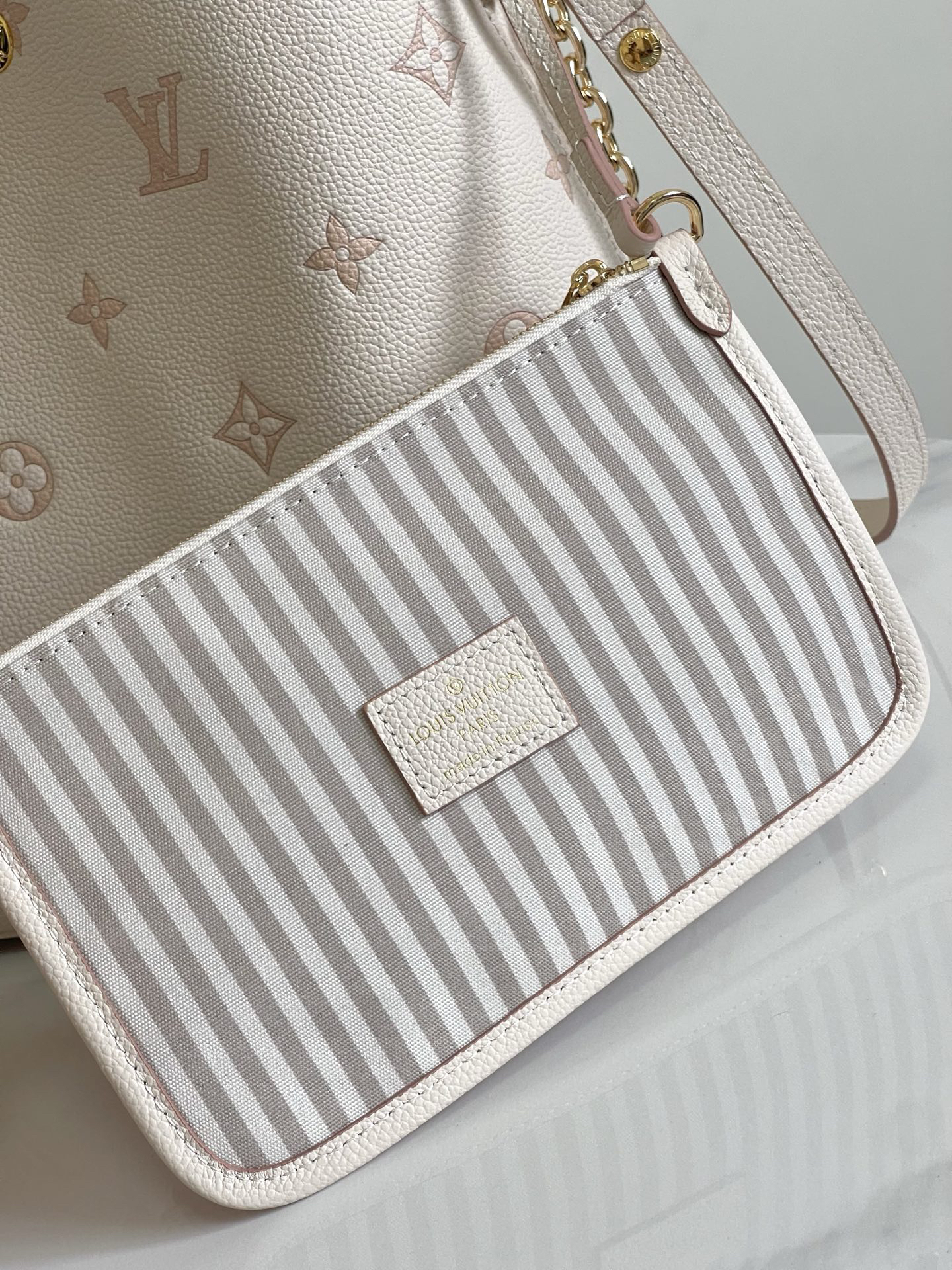 Louis Vuitton NéoNoé Medium Shoulder Bag - Image 9