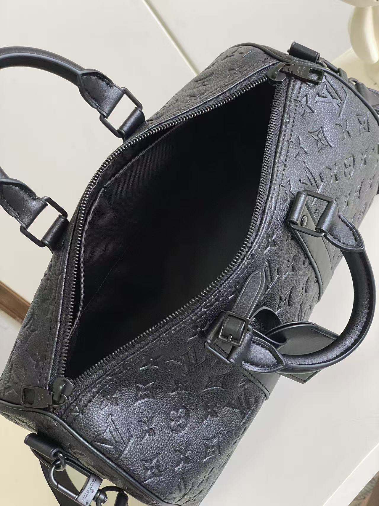 Louis Vuitton Keepall Bandoulière 35 Travel Bag in Monogram Eclipse Canvas - Image 9