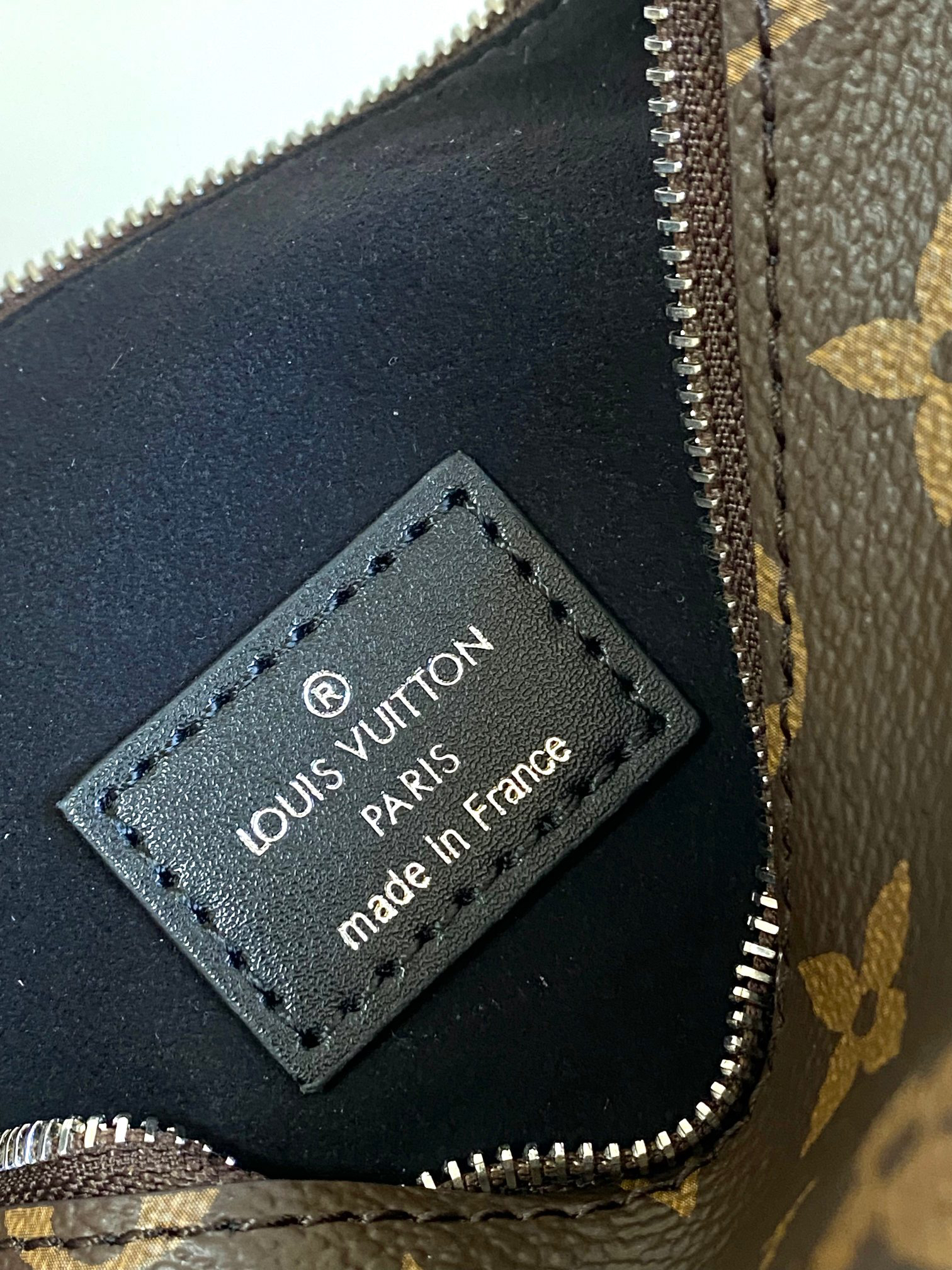 Louis Vuitton Neverfull Medium Tote Bag in Black Epi Leather - Image 9