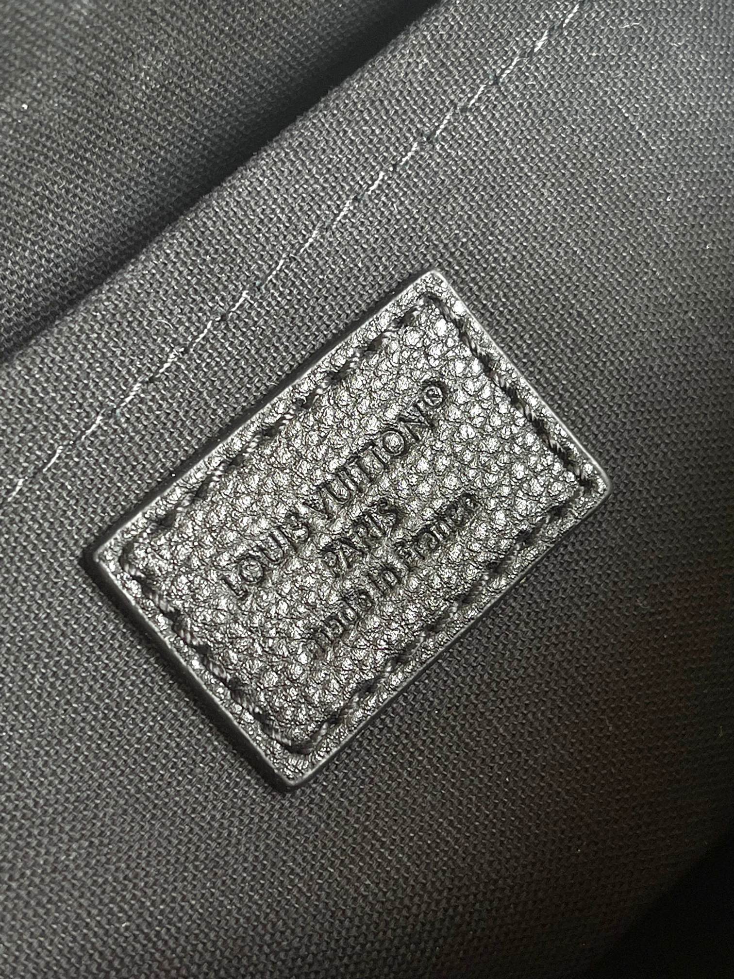 Keepall Bandoulière 25 Monogram Midnight Crossbody Bag - Image 9