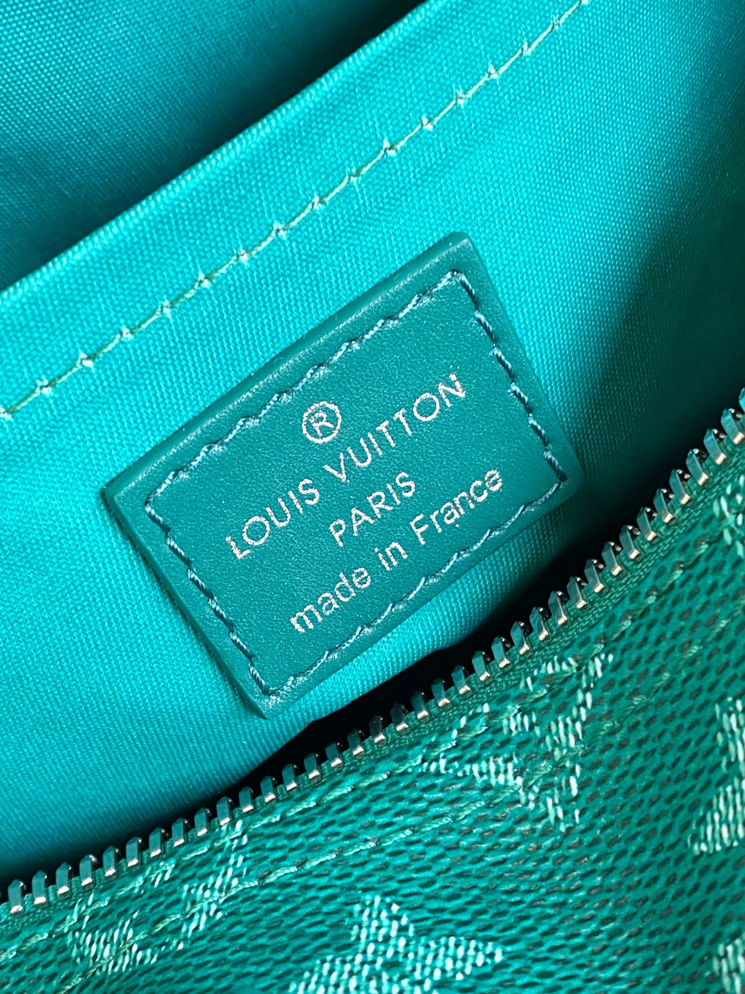 Louis Vuitton Keepall Bandoulière 25 Shoulder Bag in Green Floral Taurillon Leather - Image 9