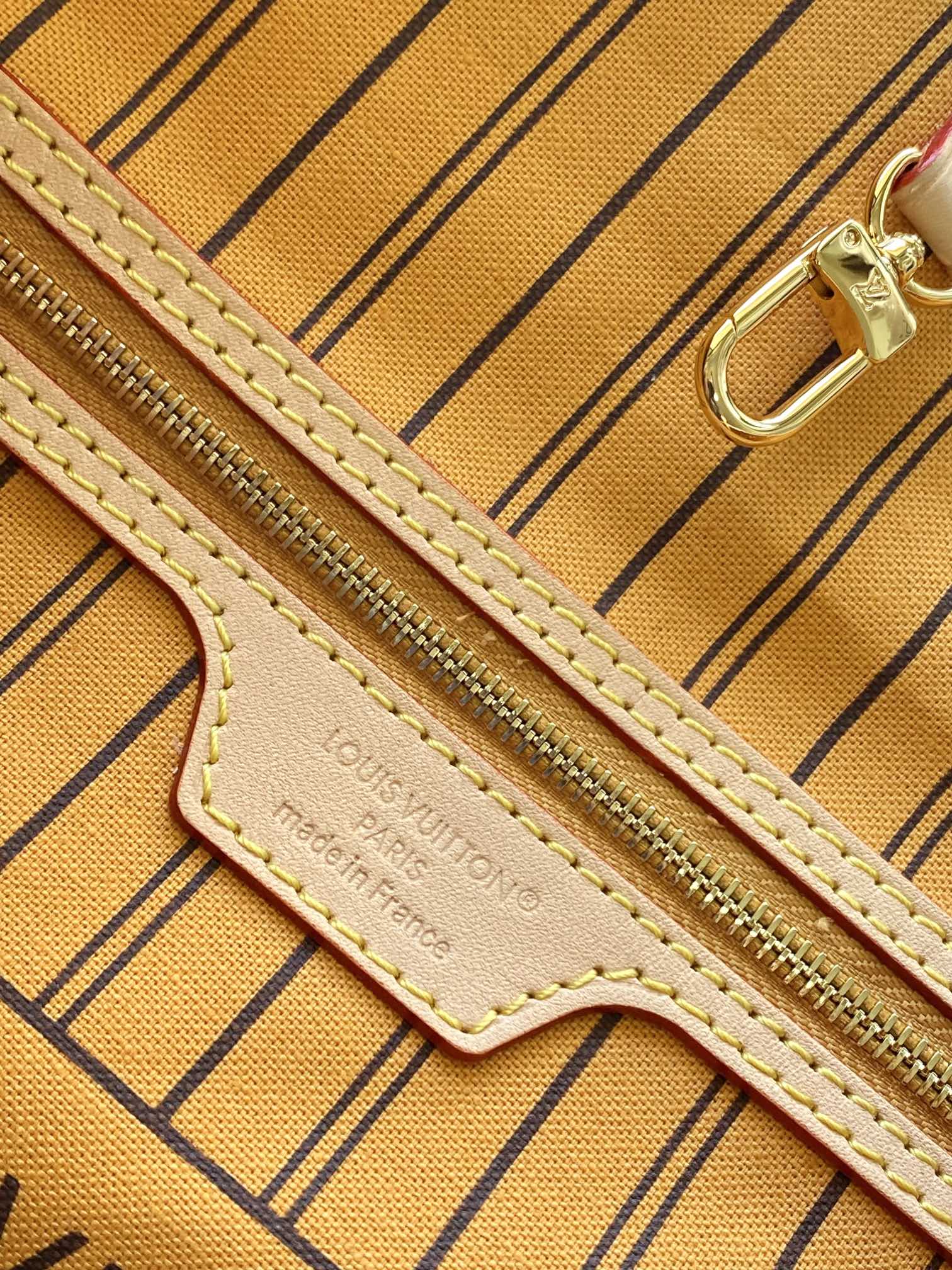 Louis Vuitton Neverfull MM Damier Azur Canvas Tote Bag - Image 9