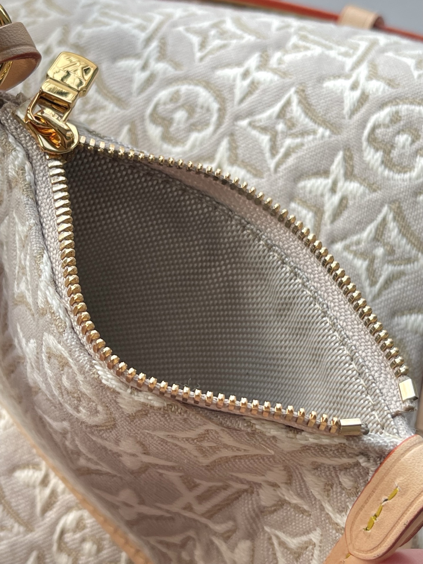 Louis Vuitton All In BB Handbag, Medium, White Monogram Emblème - Image 9