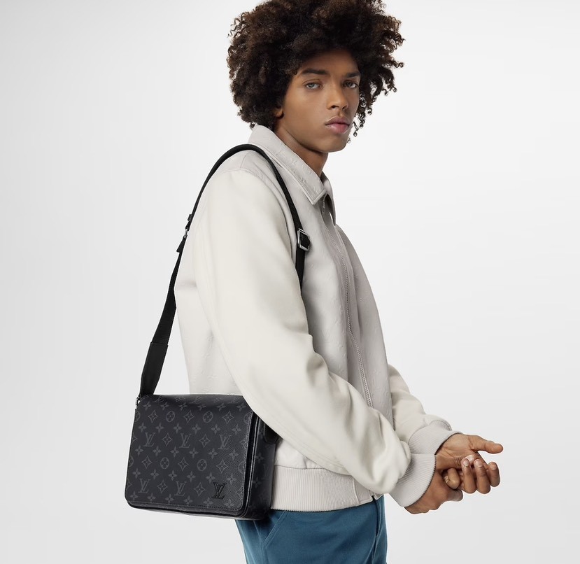 Louis Vuitton District Small Messenger Bag in Monogram Eclipse Canvas - Image 9