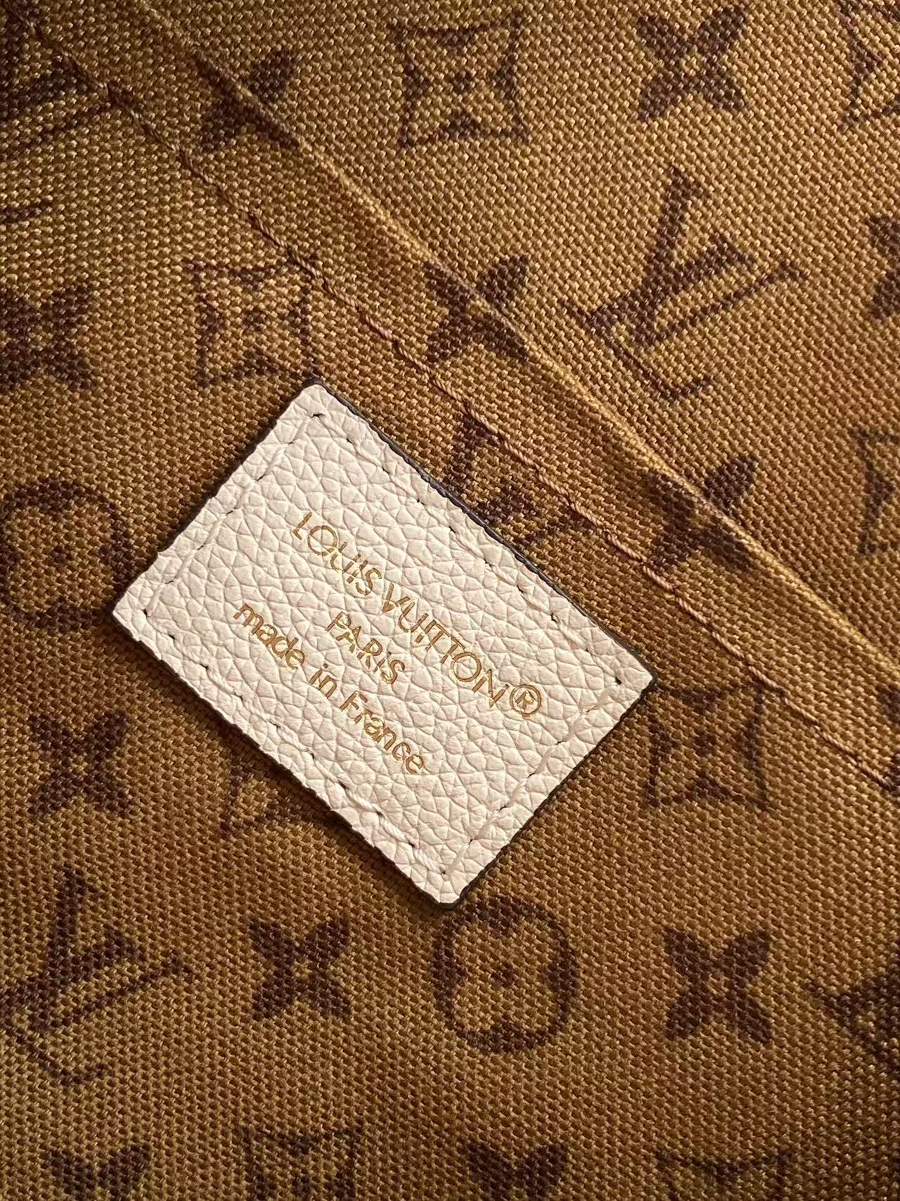 Express Small Crossbody Handbag M27275 M29392 in Ivory - Image 9