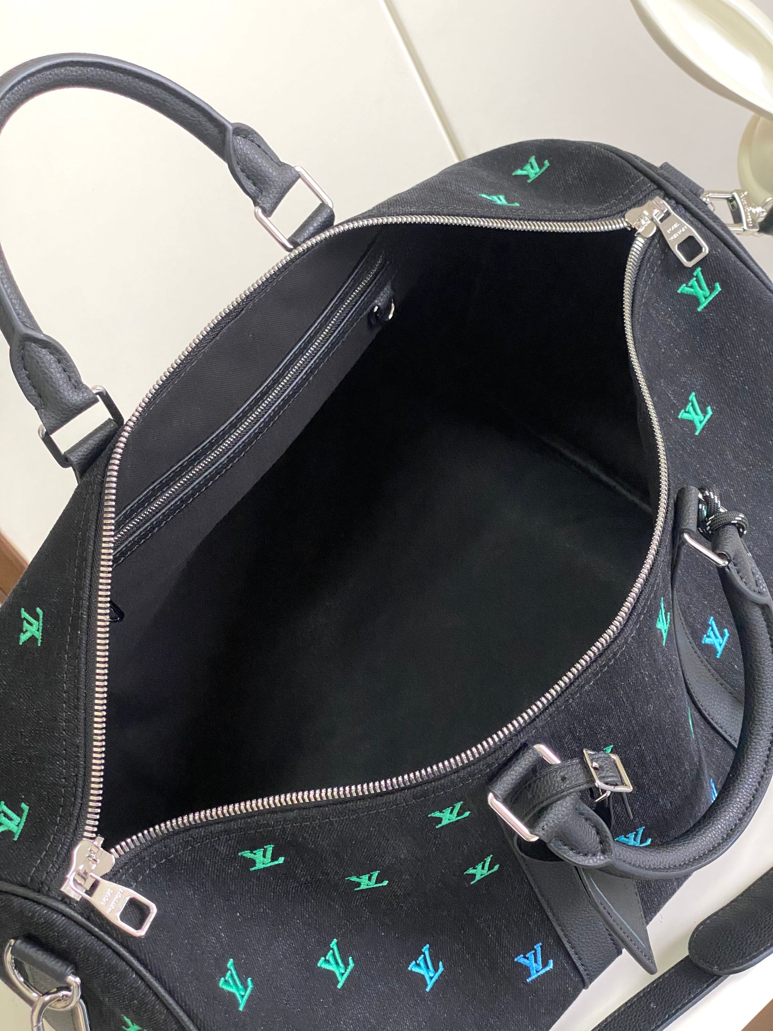 Louis Vuitton Keepall Bandoulière 50 Travel Bag M13966 in Black LV Blason Denim - Image 9