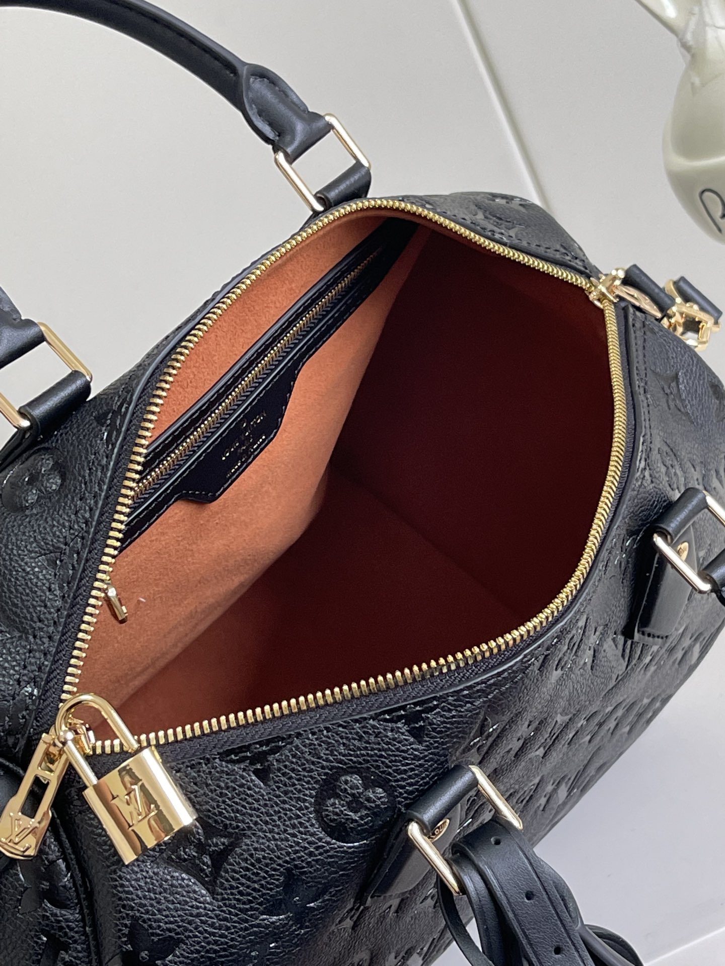 Louis Vuitton Speedy Soft 30 Handbag - Image 9