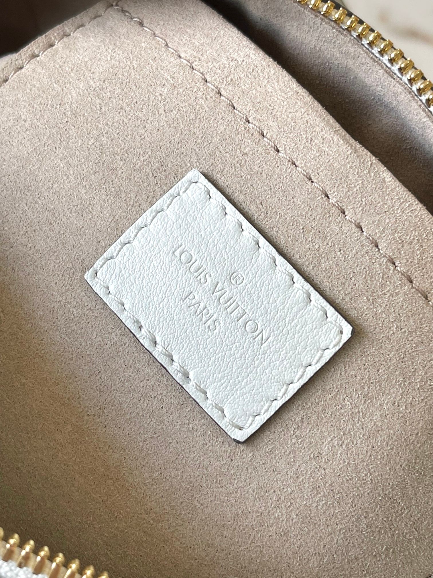 Speedy Bandouliere 20 Handbag - Image 9