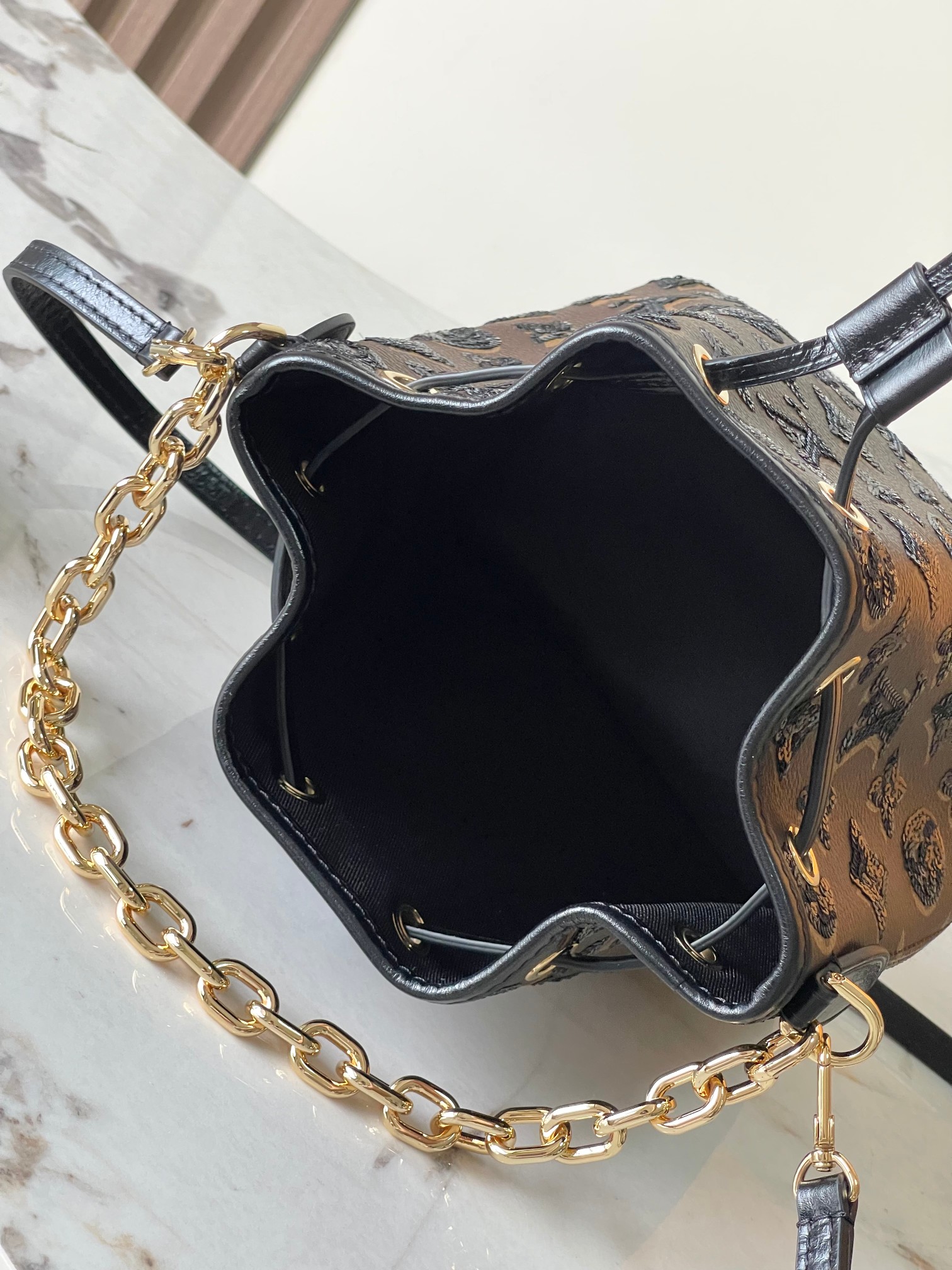 Louis Vuitton Noe BB Crossbody Bag - Image 9