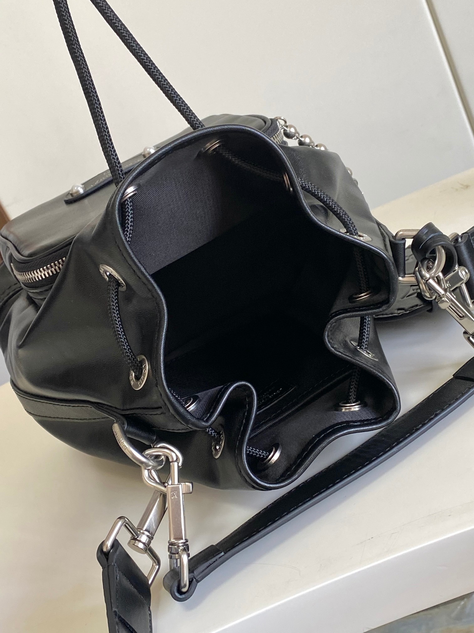 Louis Vuitton Noé Cargo Small Bucket Bag - Image 9