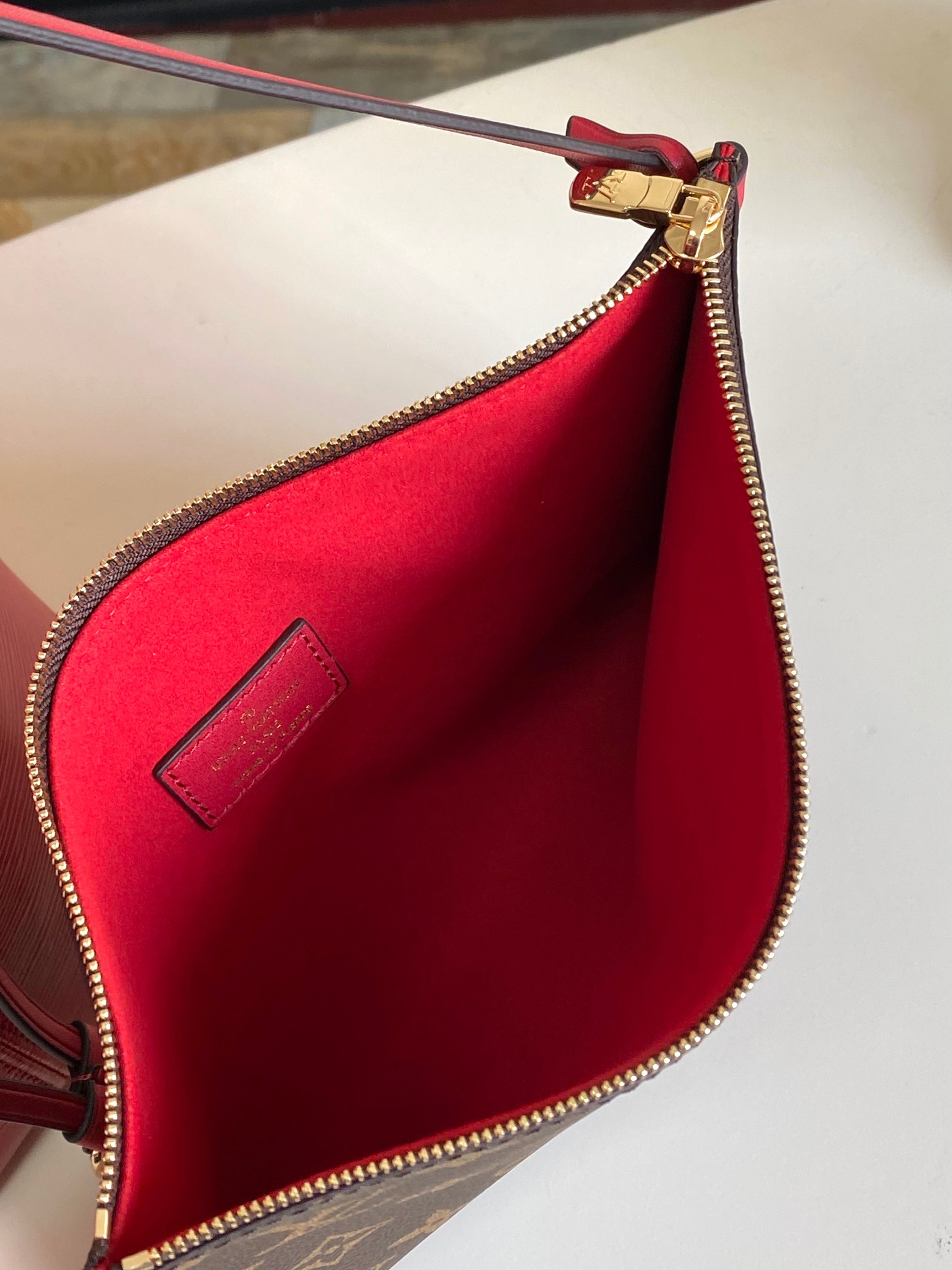 Louis Vuitton Neverfull Medium Tote Bag in Red Epi Leather - Image 9