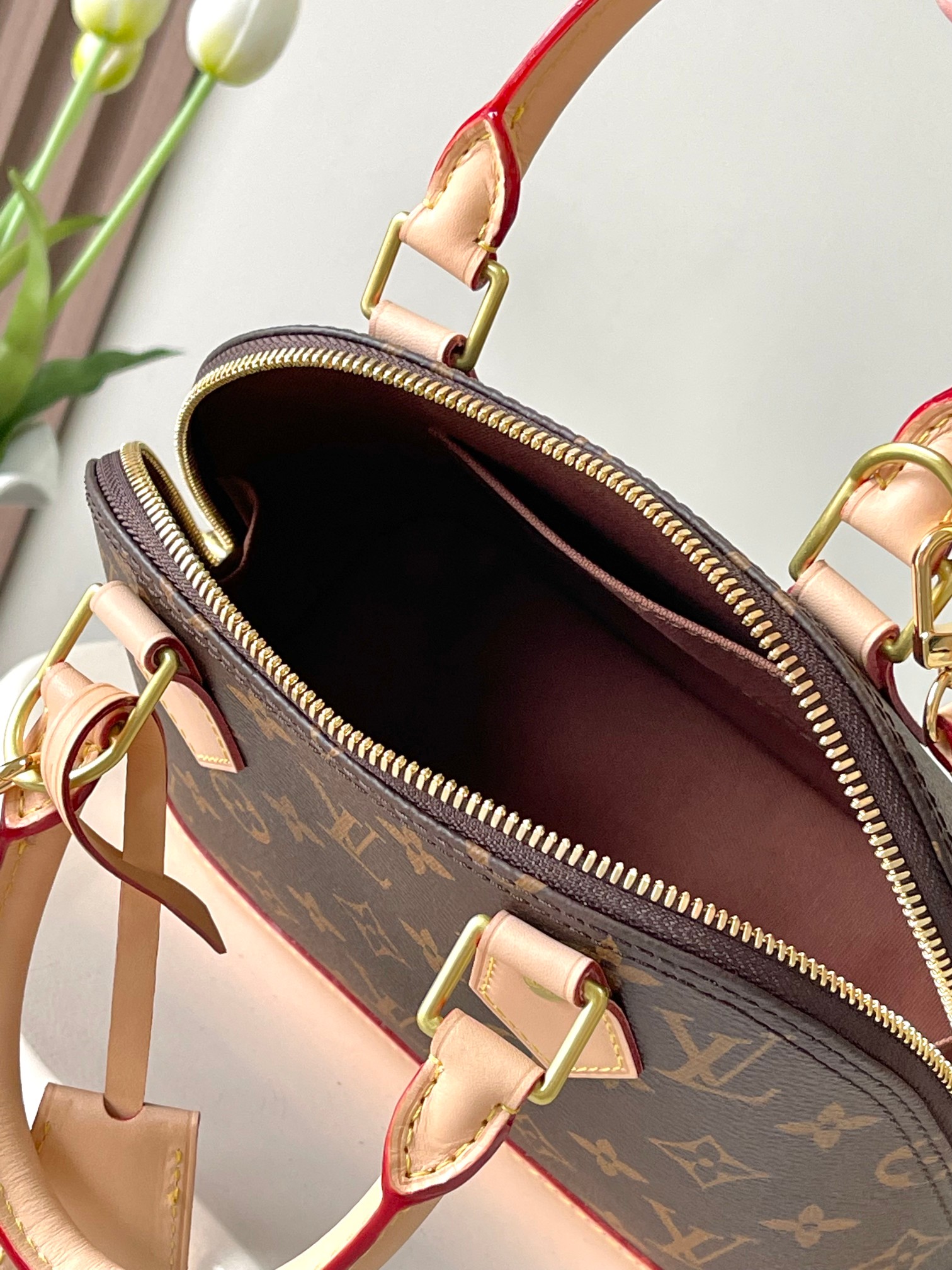 Louis Vuitton Alma Handbag M53152 - Image 9