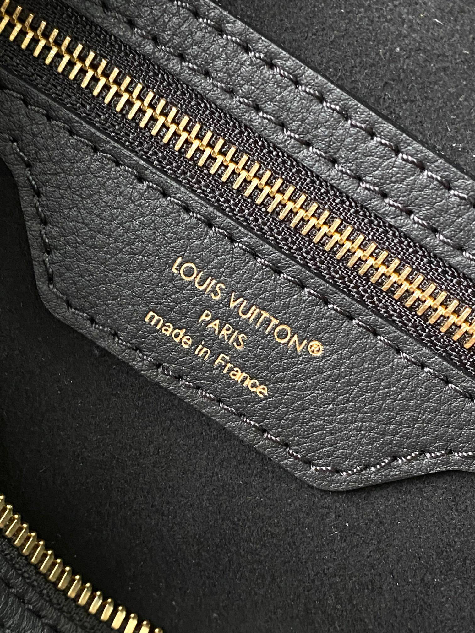 Louis Vuitton Speedy Bandoulière 25 Leather Crossbody Bag - Image 9