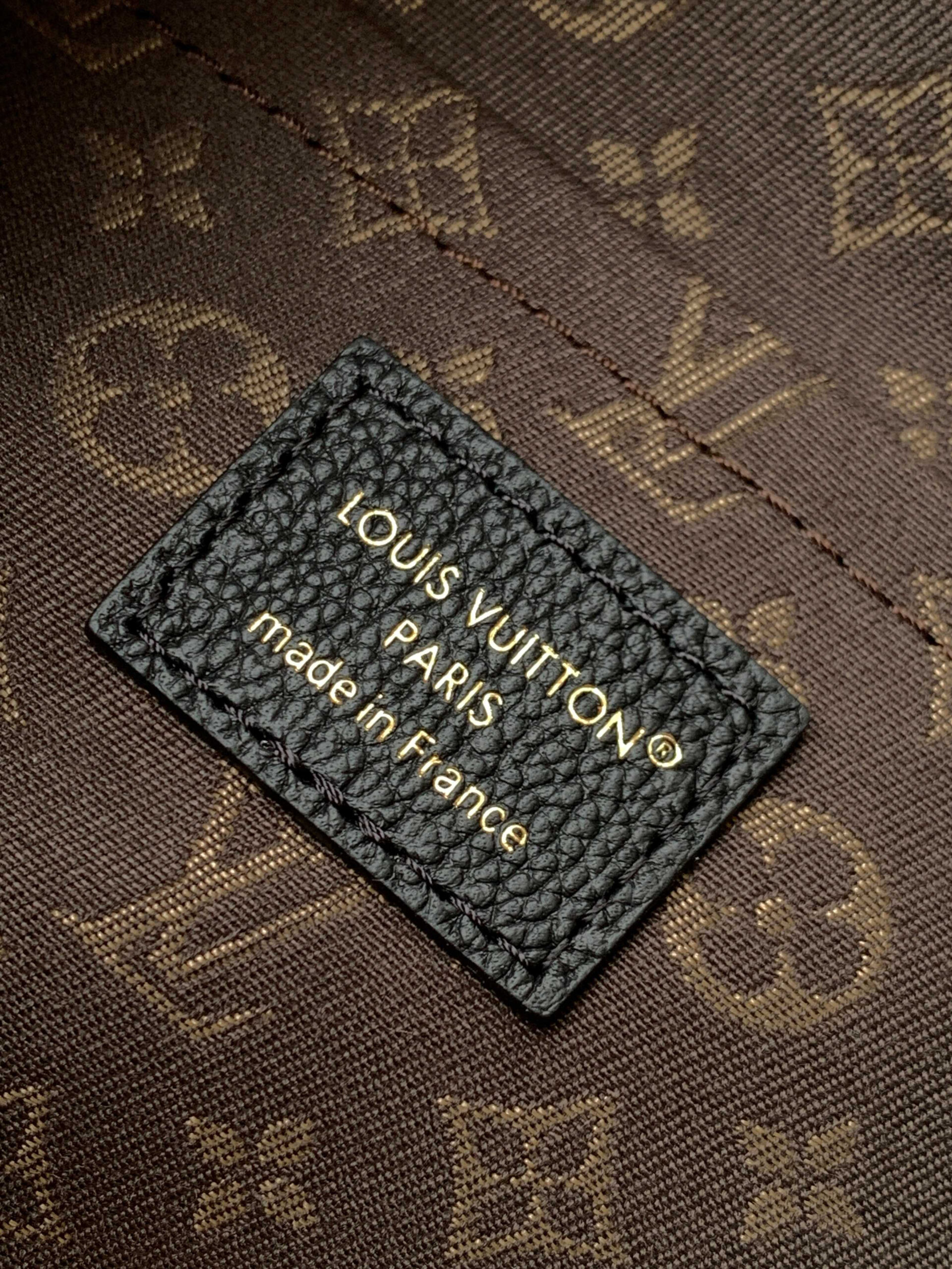 Louis Vuitton Express Small Handbag - Image 9
