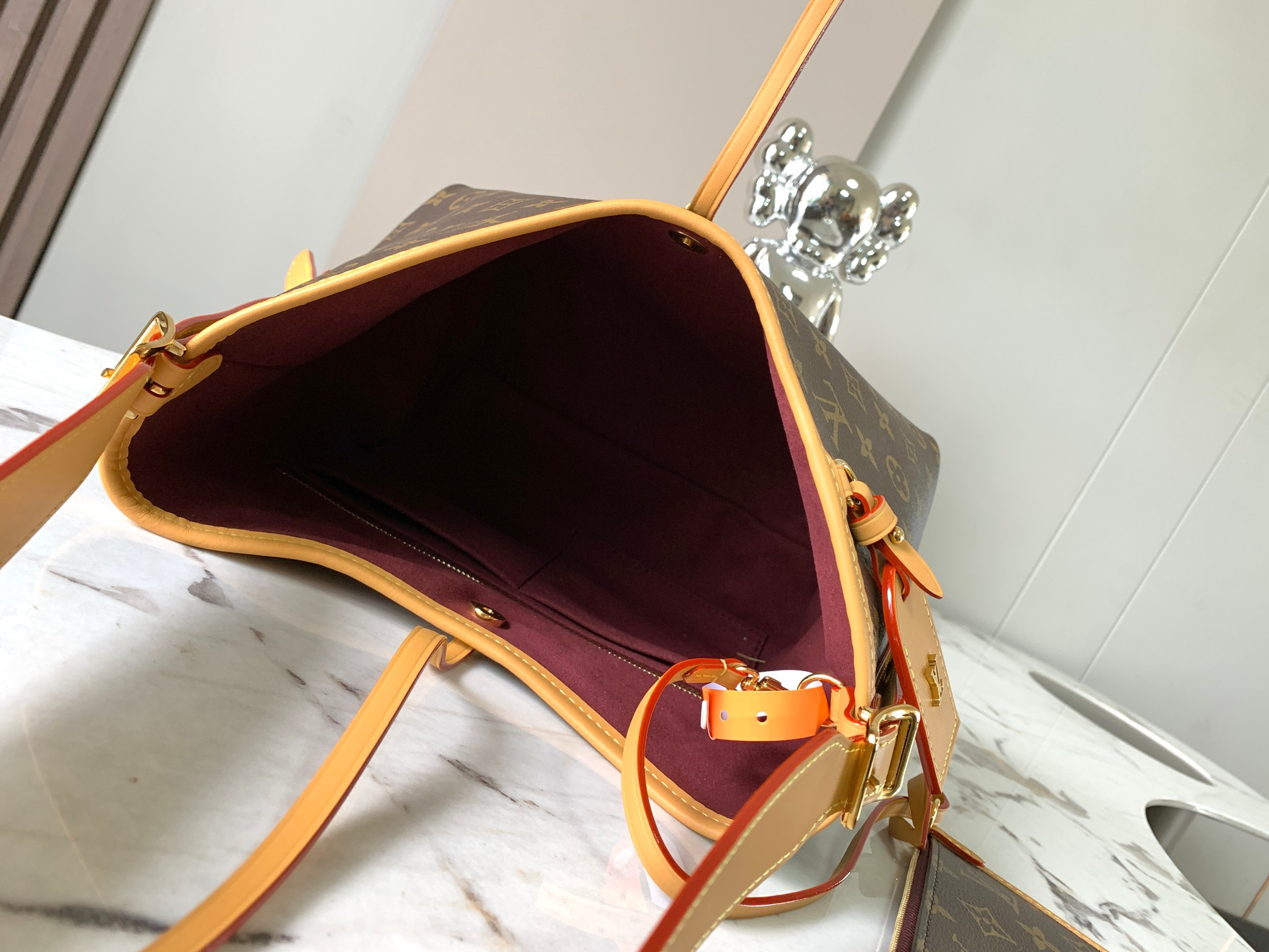 CARRYALL Small Handbag - Image 9