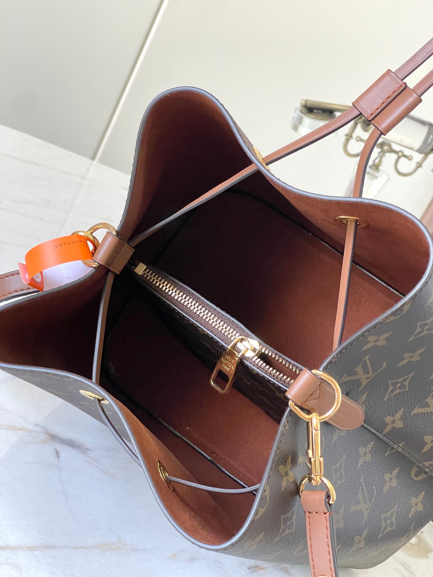 Louis Vuitton NéoNoé Bucket Shoulder Bag - Image 9