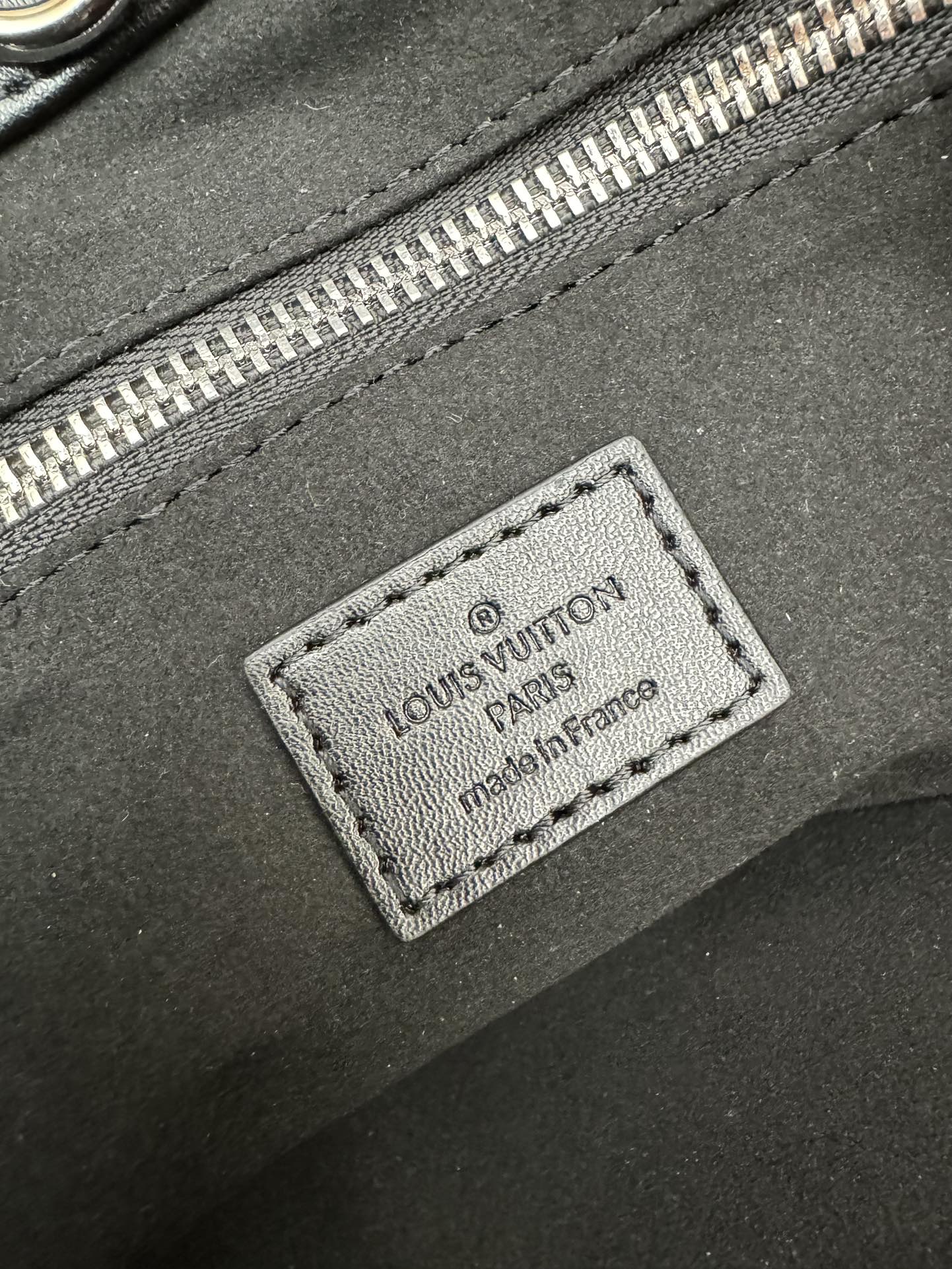 Louis Vuitton M24457 Medium Leather Tote Bag - Image 9