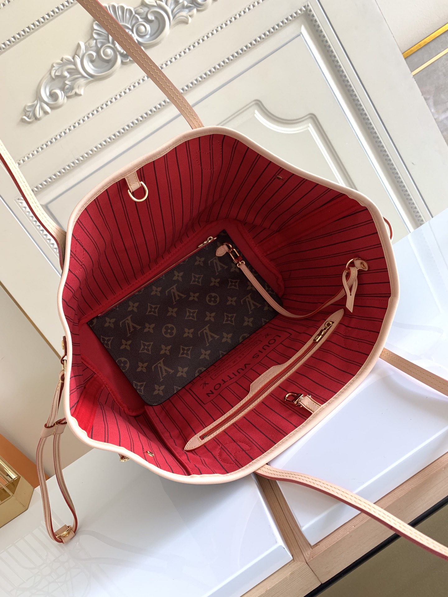 Louis Vuitton Neverfull Medium Tote Bag with Detachable Zipper Pouch - Image 9