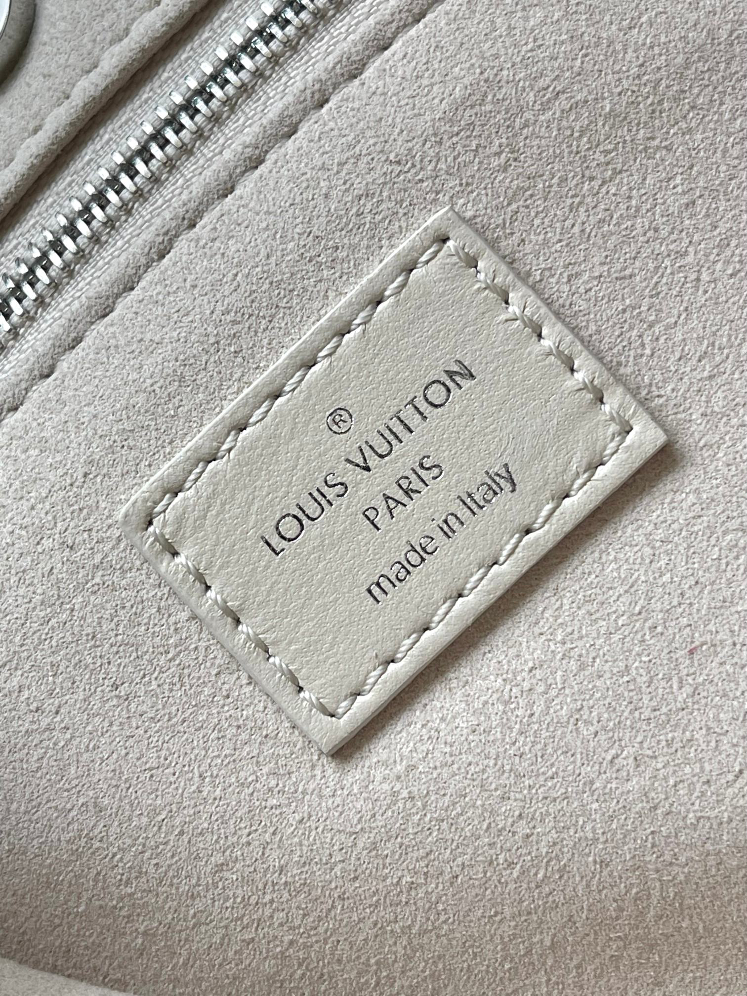 Carryall Cargo Small Handbag - Image 9