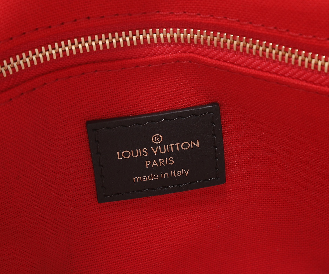 Louis Vuitton OnTheGo Small Handbag in Monogram and Monogram Reverse Canvas - Image 9