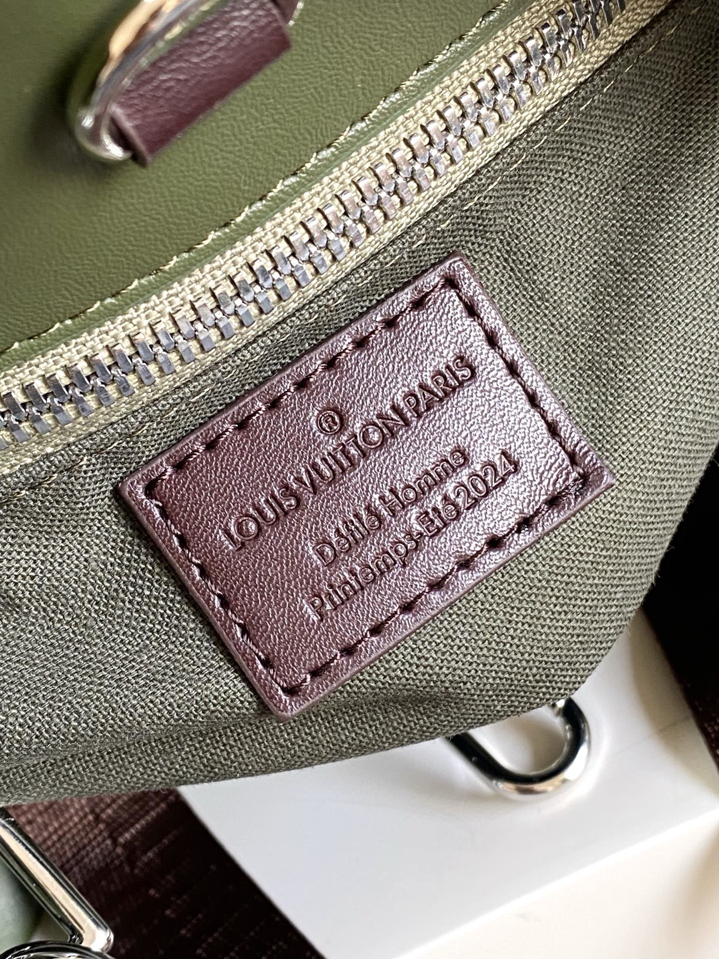 Louis Vuitton Medium Calfskin Handbag - Image 9