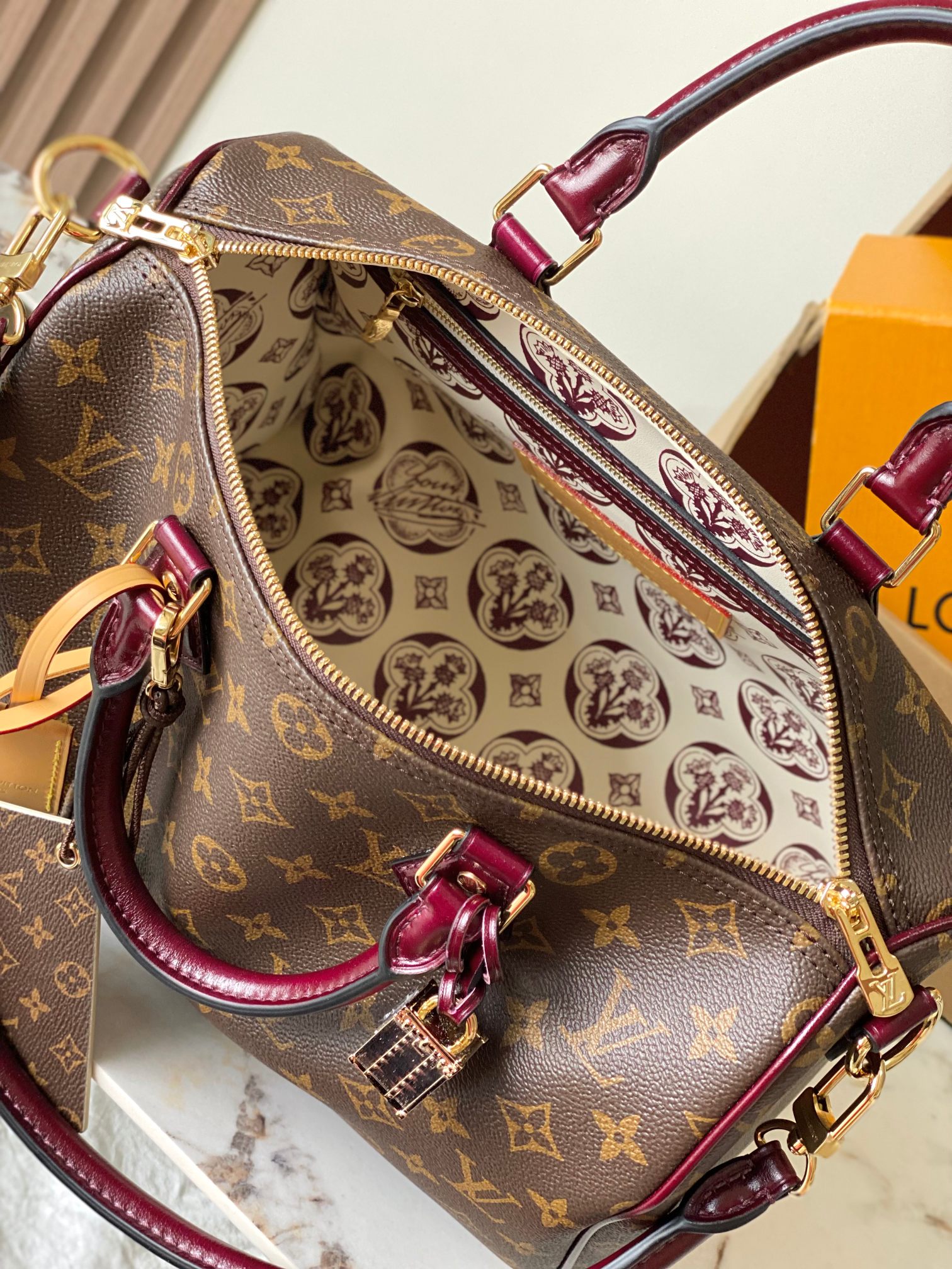 Louis Vuitton Speedy Soft 30 Handbag - Image 9