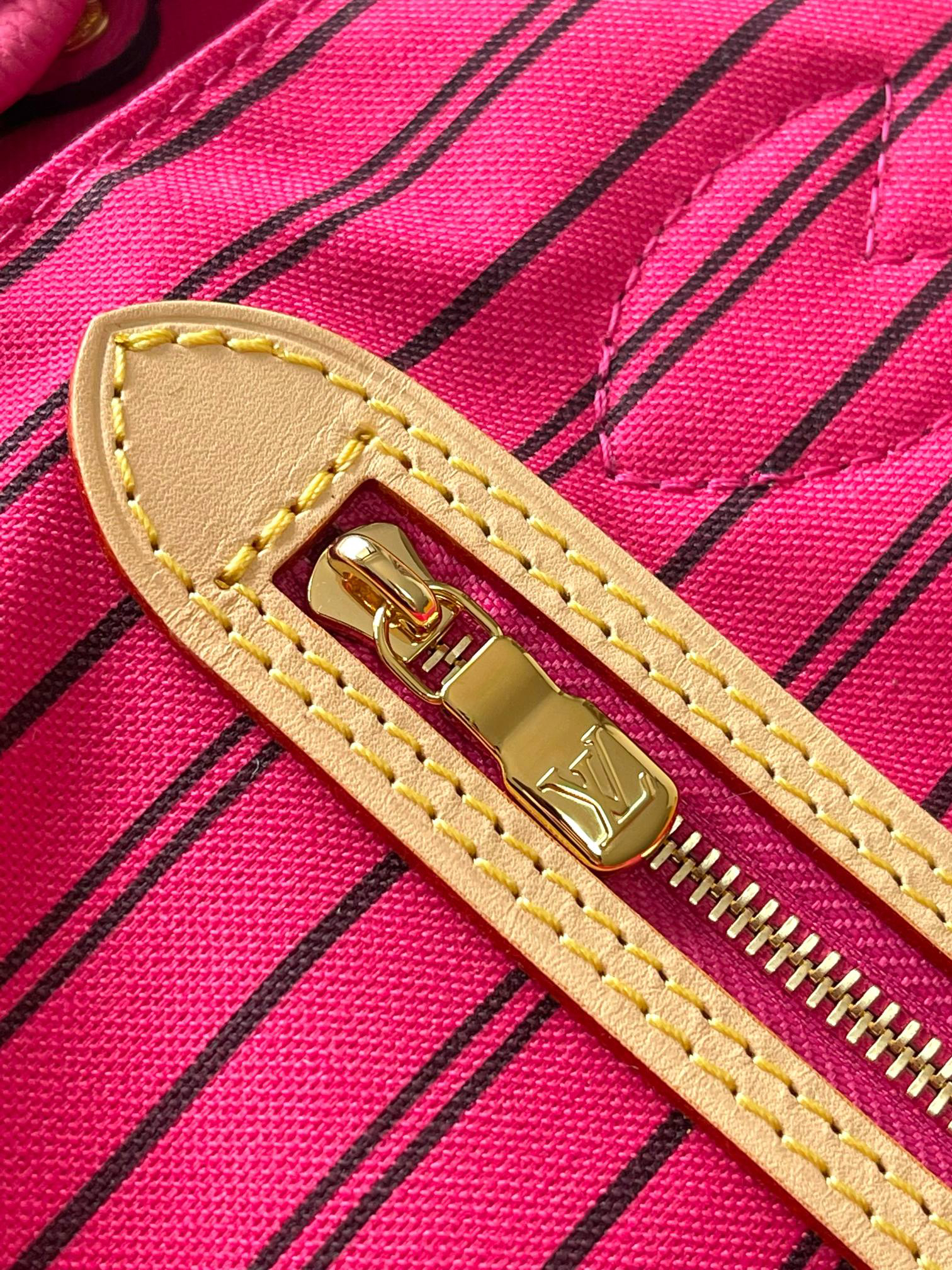 Louis Vuitton Neverfull Bandoulière Inside Out GM Tote Bag - Image 9