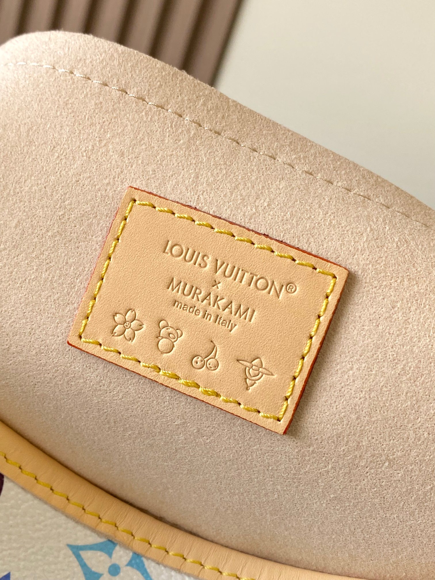 Carryall East West Handbag - Image 9