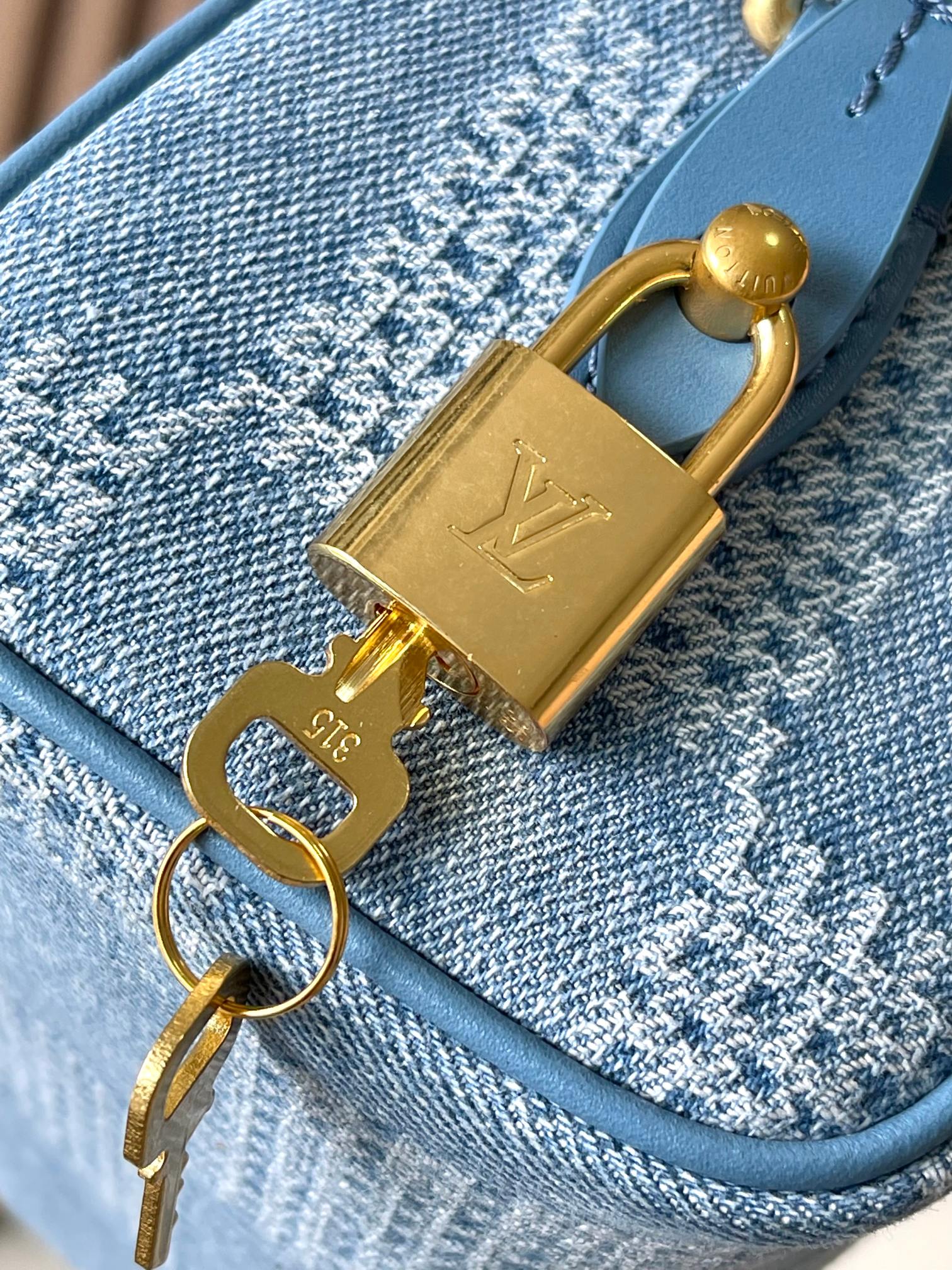 Louis Vuitton Speedy 18 Bandoulière Denim Handbag - Image 9
