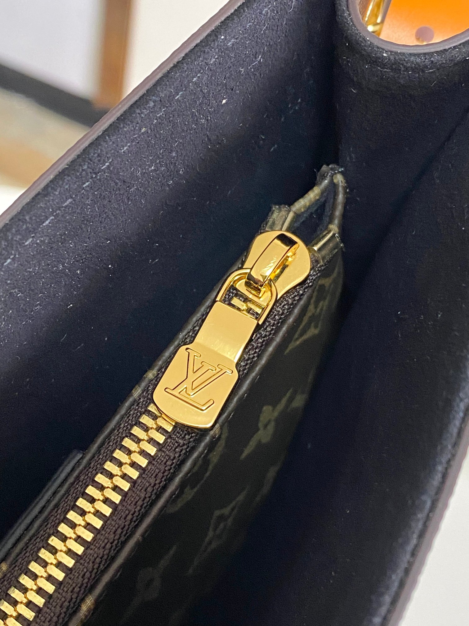 Louis Vuitton Nova Small Shoulder Bag - Image 9
