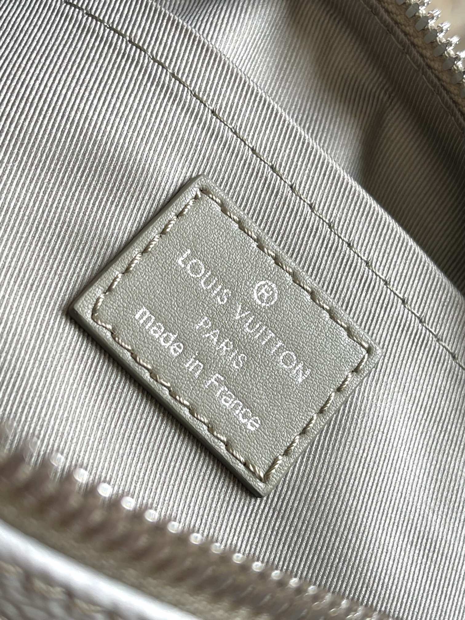 Louis Vuitton Keepall 25 Pillow Bag - Image 9