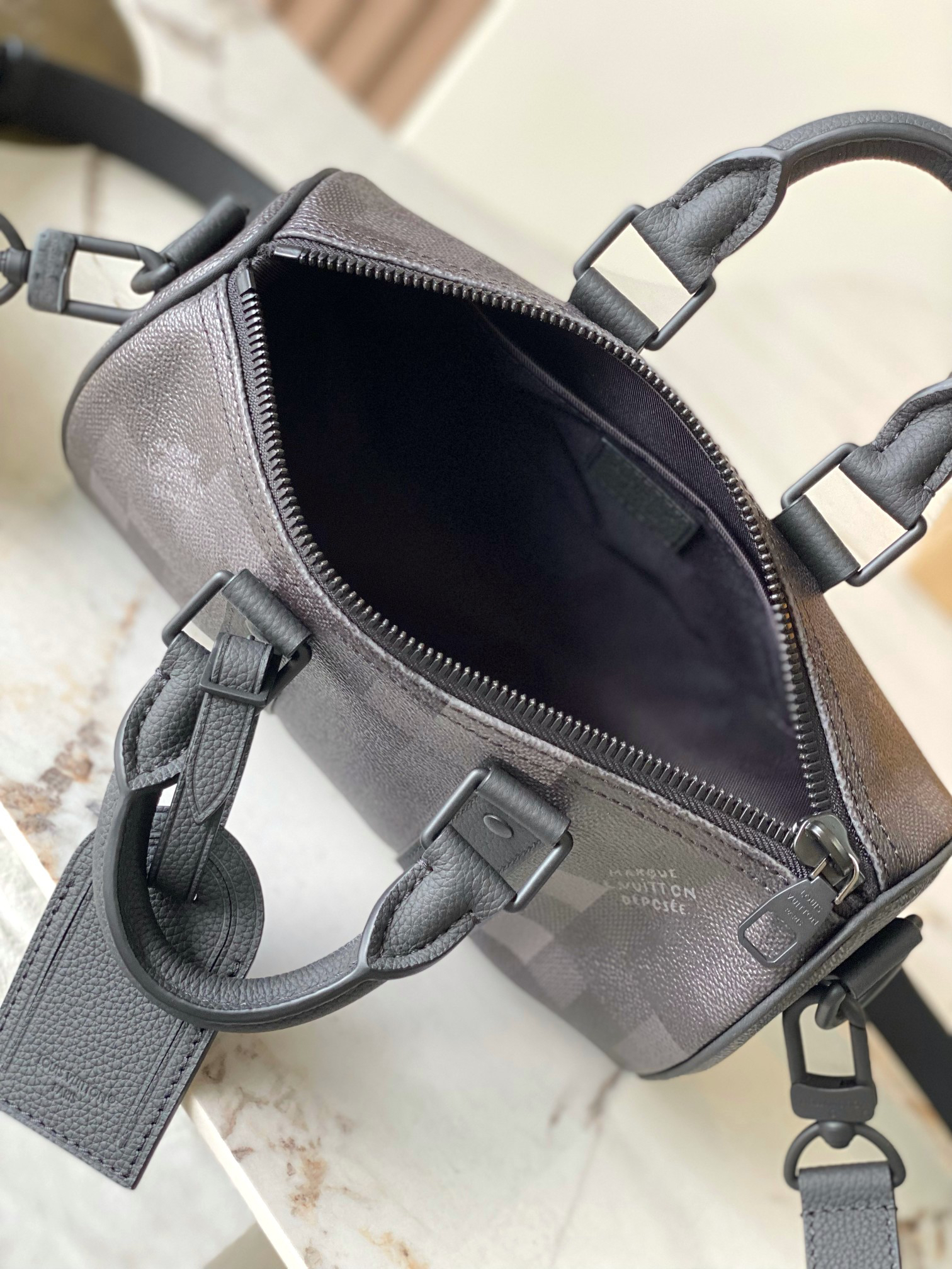 Keepall Bandoulière 25 Leather Crossbody Bag - Image 9
