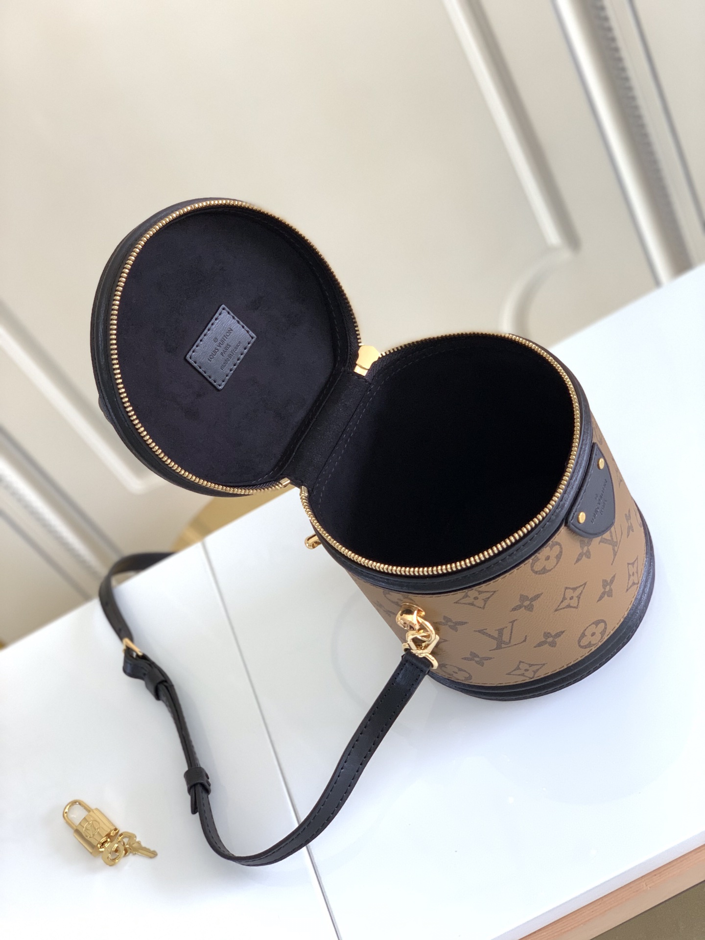 Louis Vuitton Vanity Handbag M43986 - Image 9