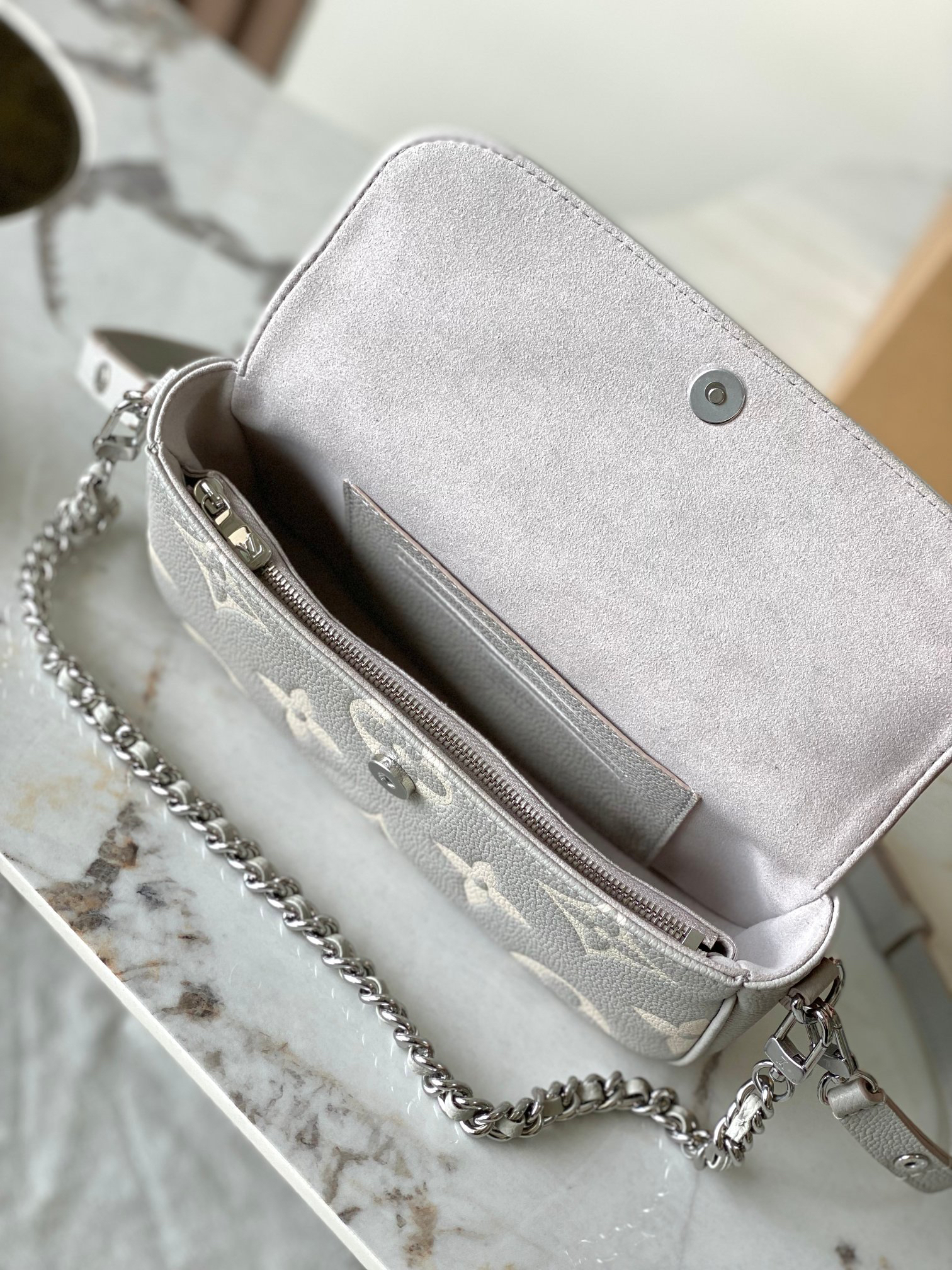 Wallet On Chain Ivy Shoulder Bag - Image 9