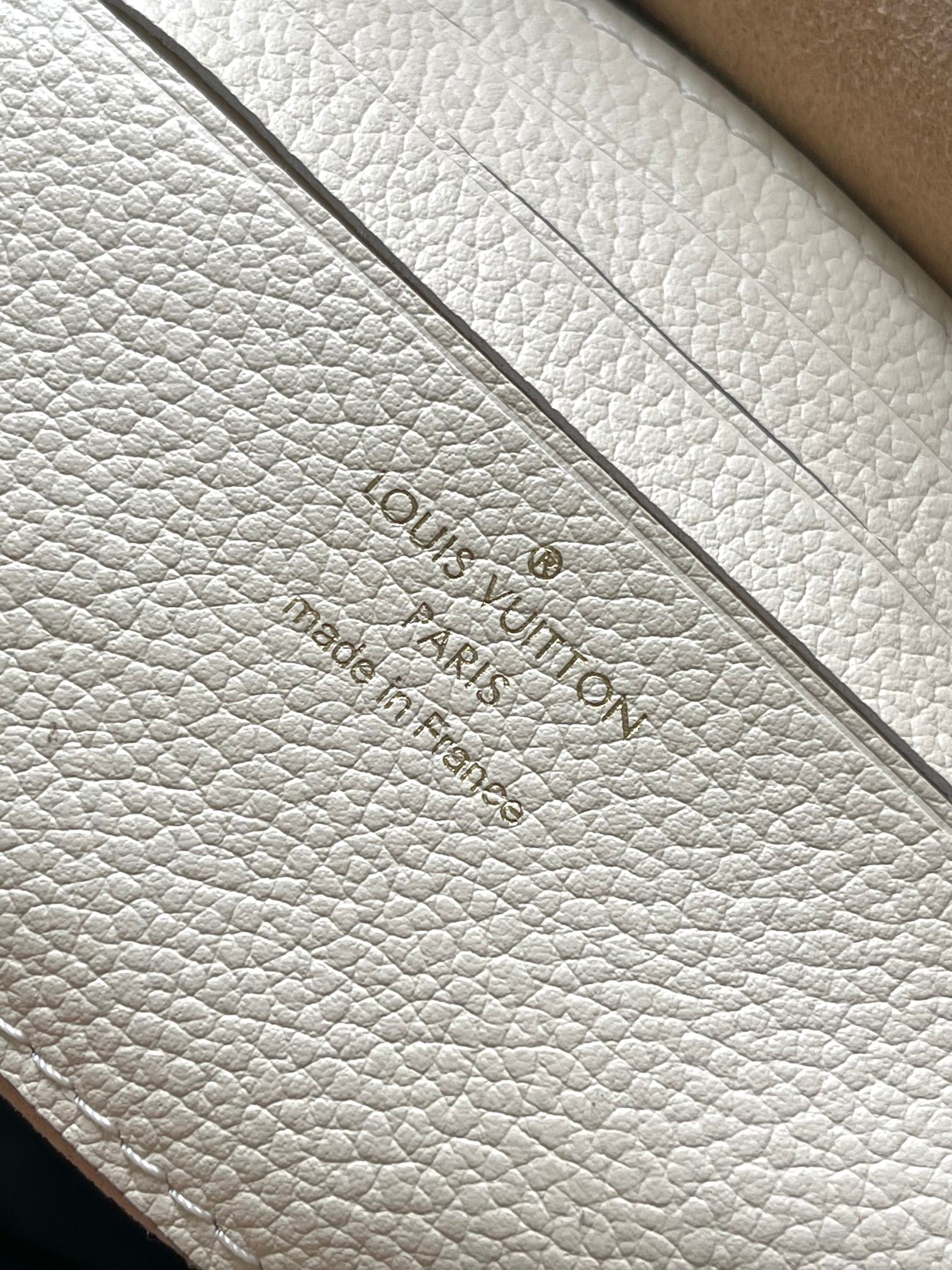 Wallet On Chain Crossbody Bag - Image 9
