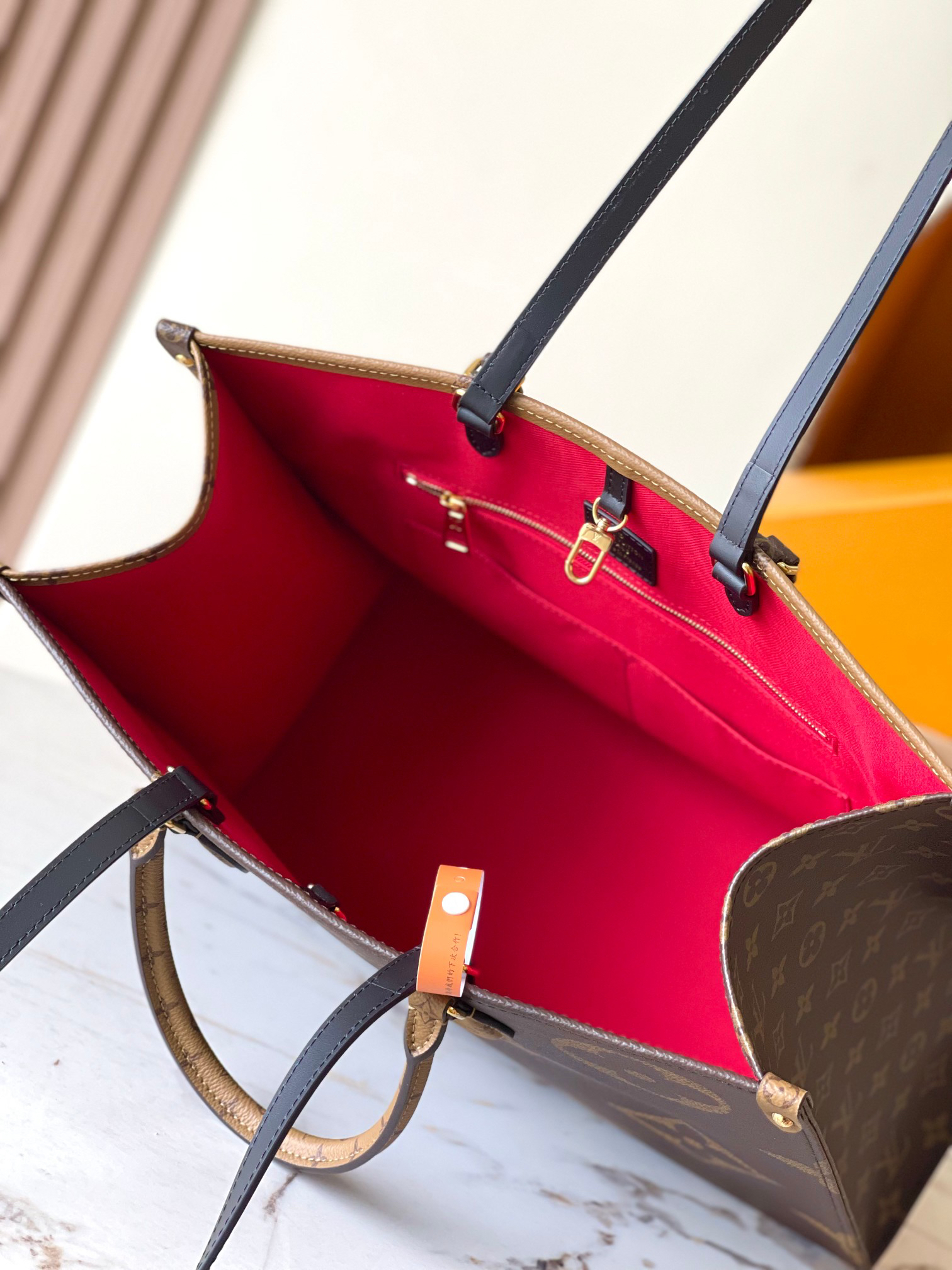 Louis Vuitton Onthego Large Handbag - Image 9