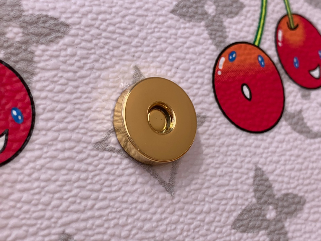 Louis Vuitton x Takashi Murakami Wallet on Chain Ivy, White Cherry - Image 9