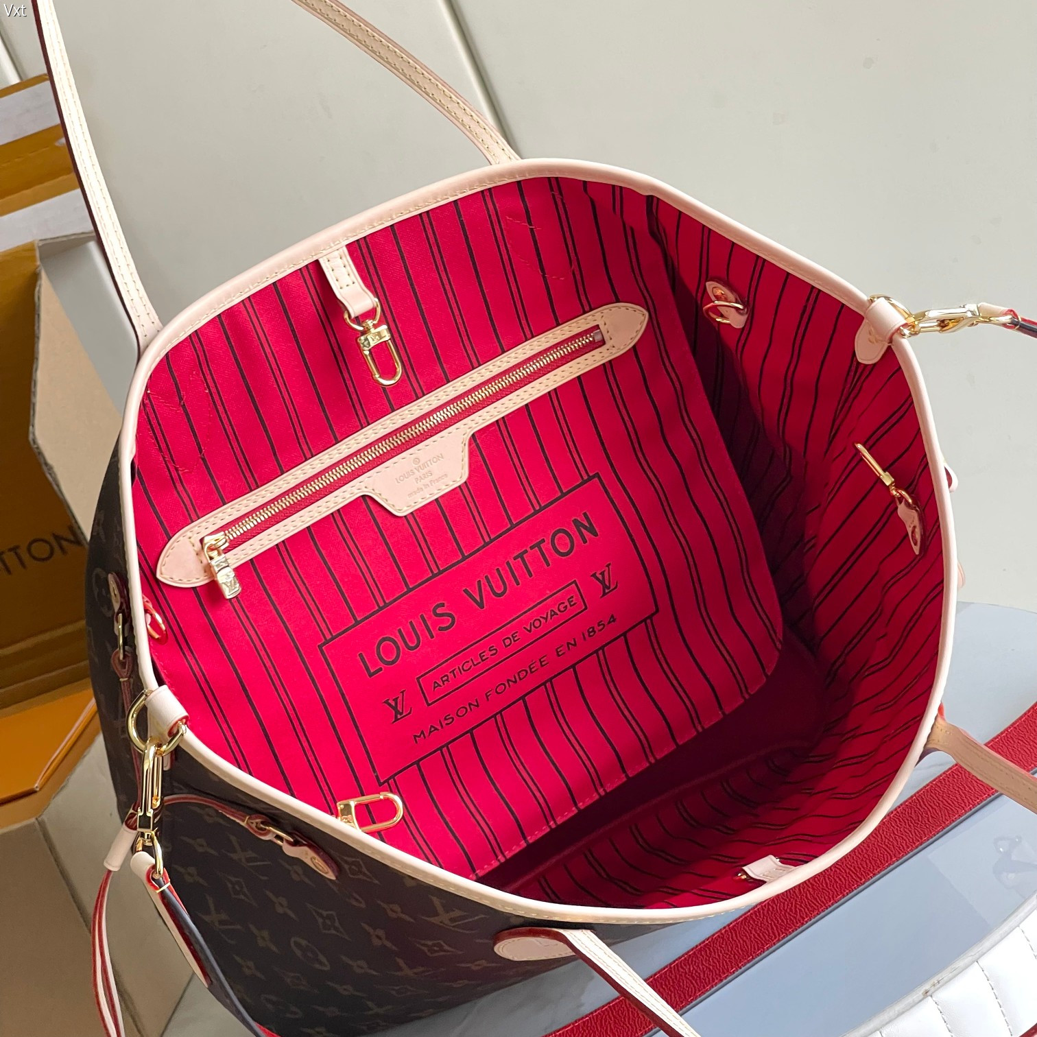 Neverfull MM Tote Bag in Damier Azur Canvas - Image 9