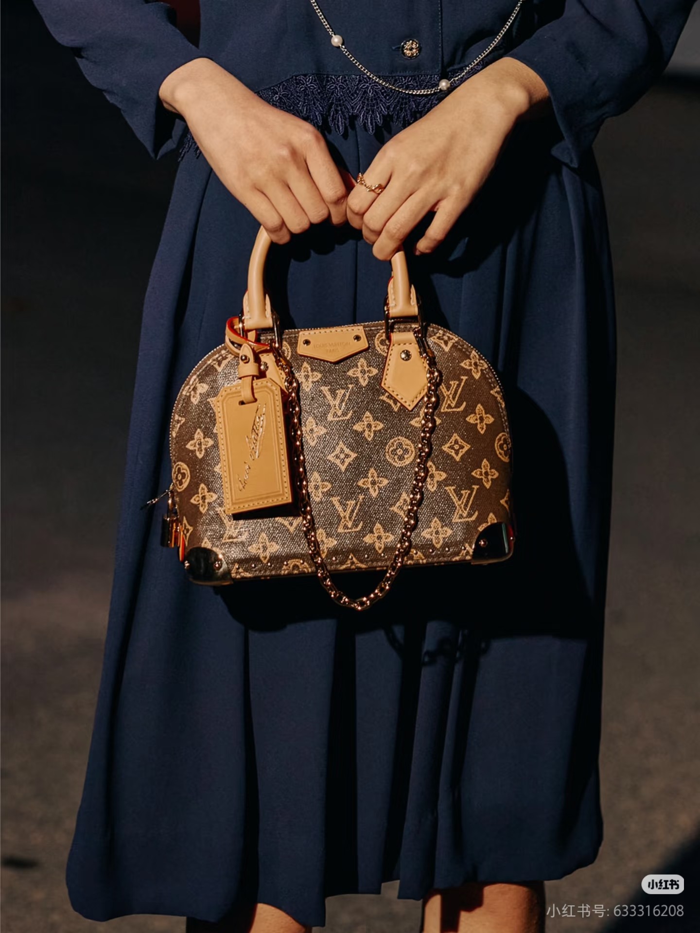 Alma Trunk BB Handbag – Model M28105 - Image 9