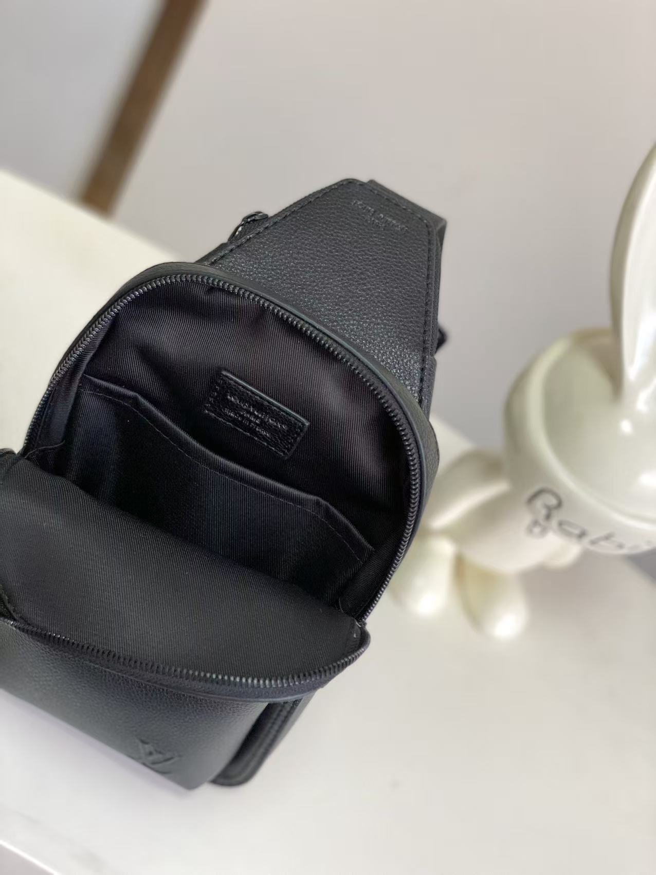Louis Vuitton Avenue Sling Bag PM in Leather - Image 9