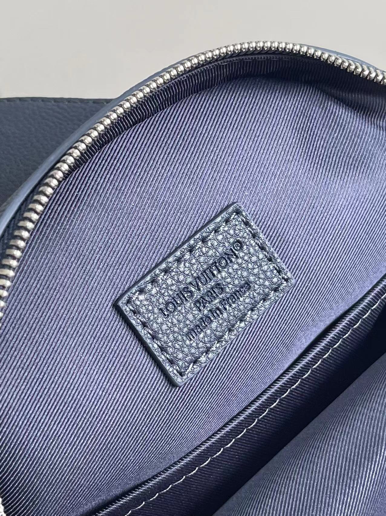 Louis Vuitton Avenue Sling Bag PM in Leather - Image 9