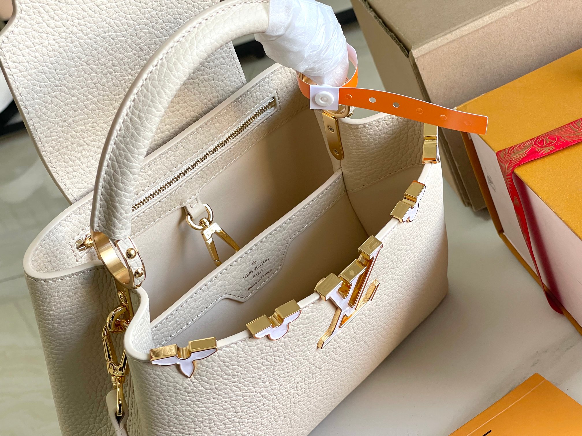 Louis Vuitton Capucines Flower Crown Small Handbag - Image 9
