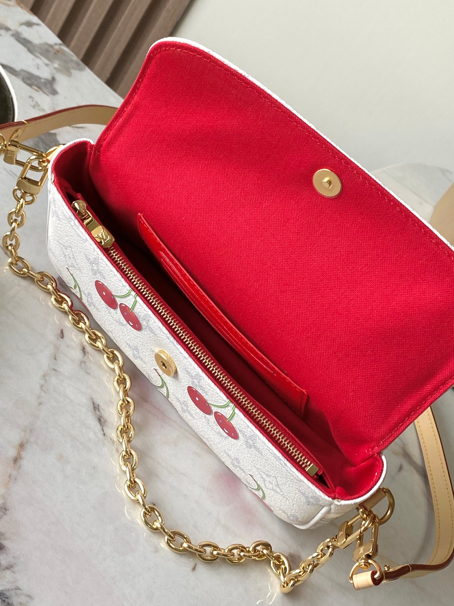Wallet On Chain Ivy Crossbody Bag - Image 9