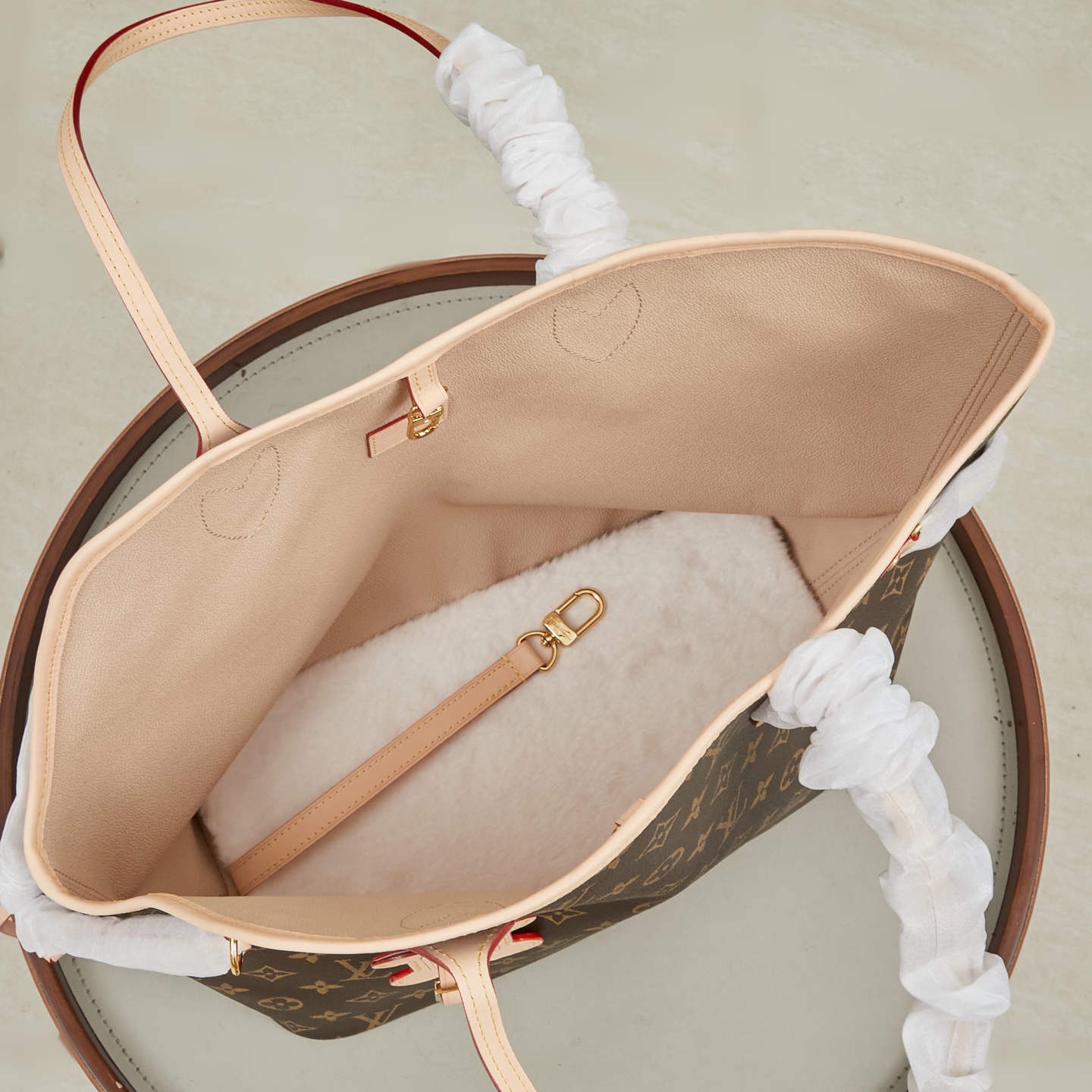 Louis Vuitton Neverwoof Medium Pet Carrier in Monogram Coated Canvas - Image 9