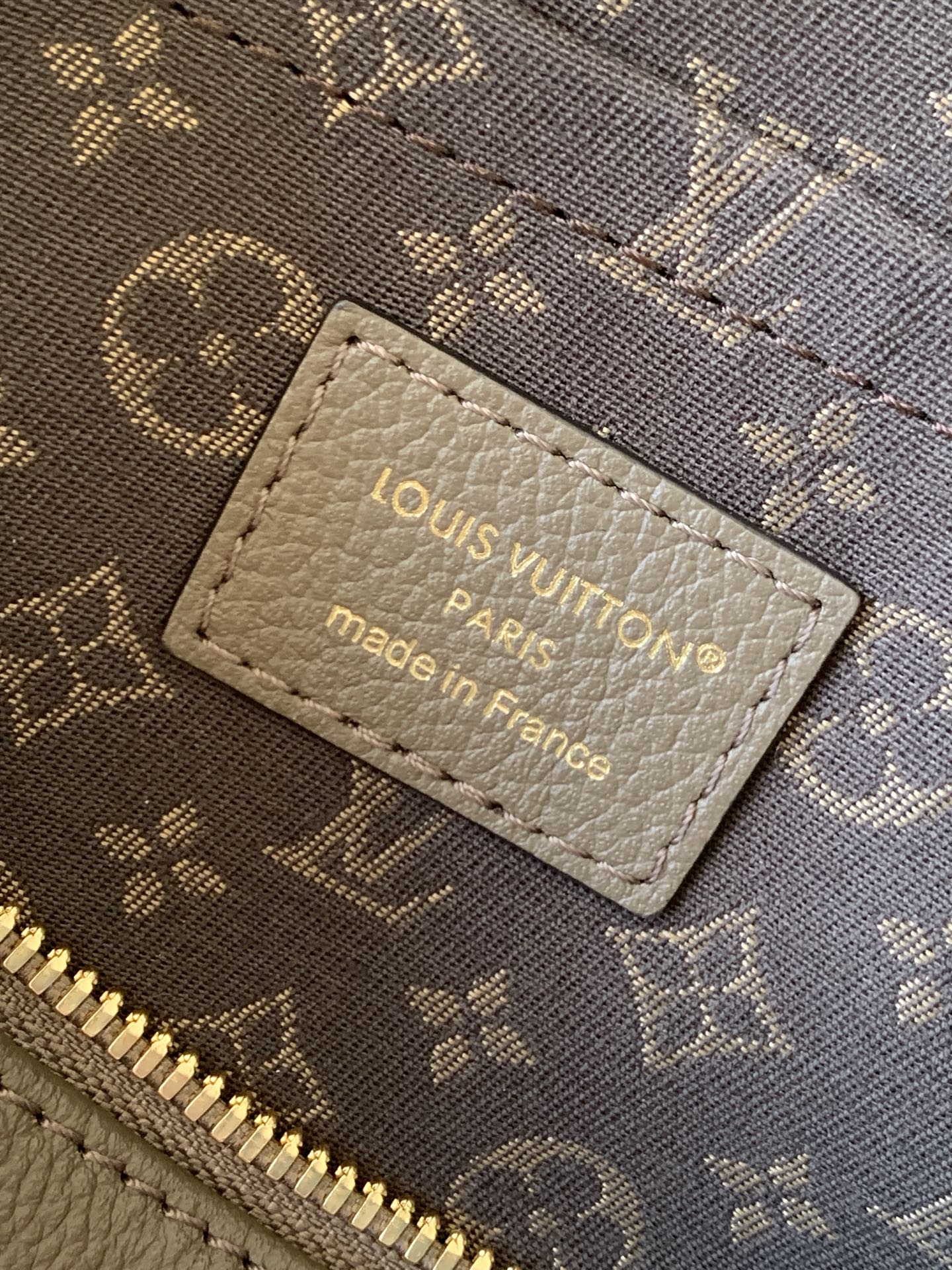 Louis Vuitton Express Small Handbag - Image 9